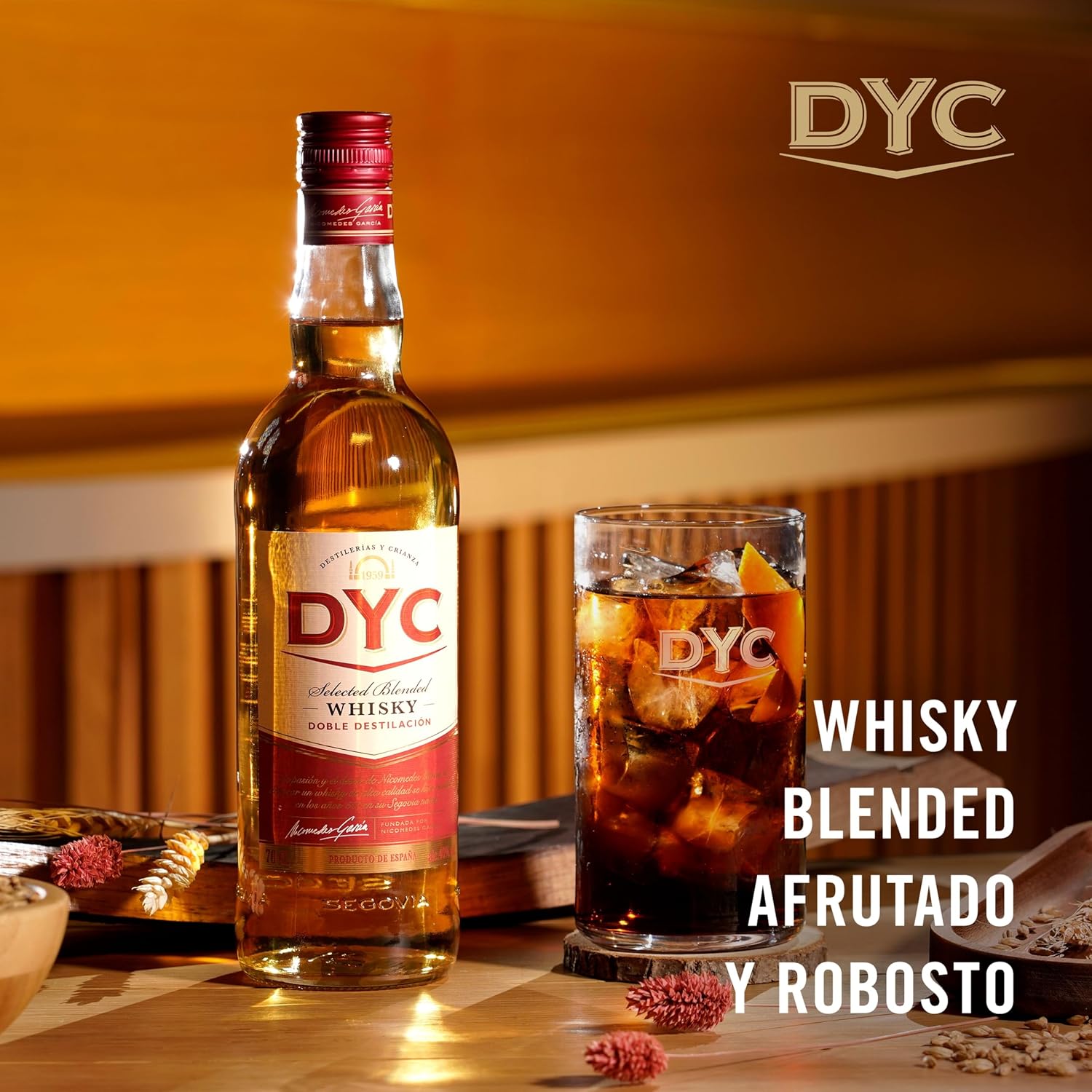 Detalle 2 de DYC Whisky Blended Doble Destilación 1.5L 🥃