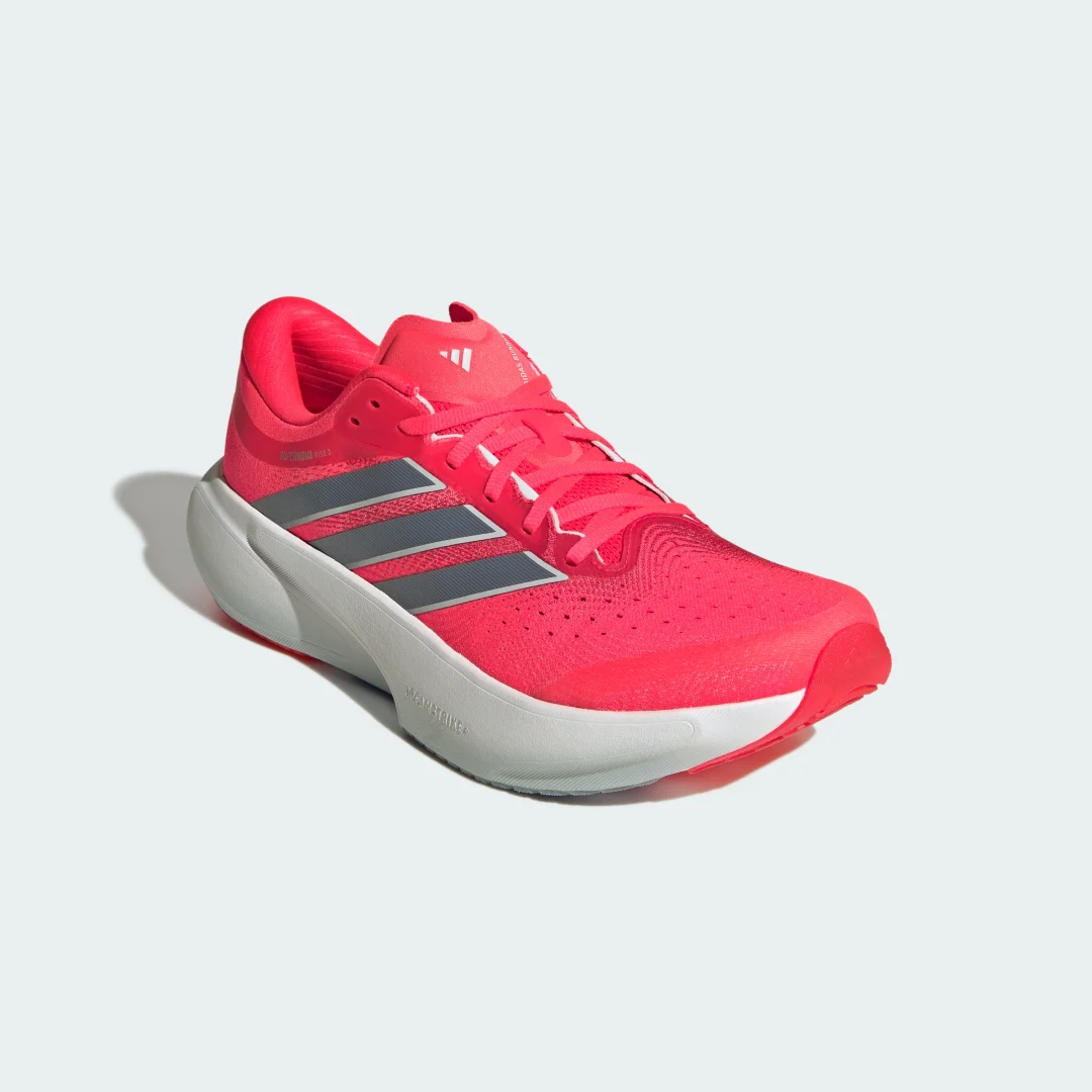 Detalle de Adidas Supernova Rise 3: Zapatilla de running en rojo, para entrenos diarios