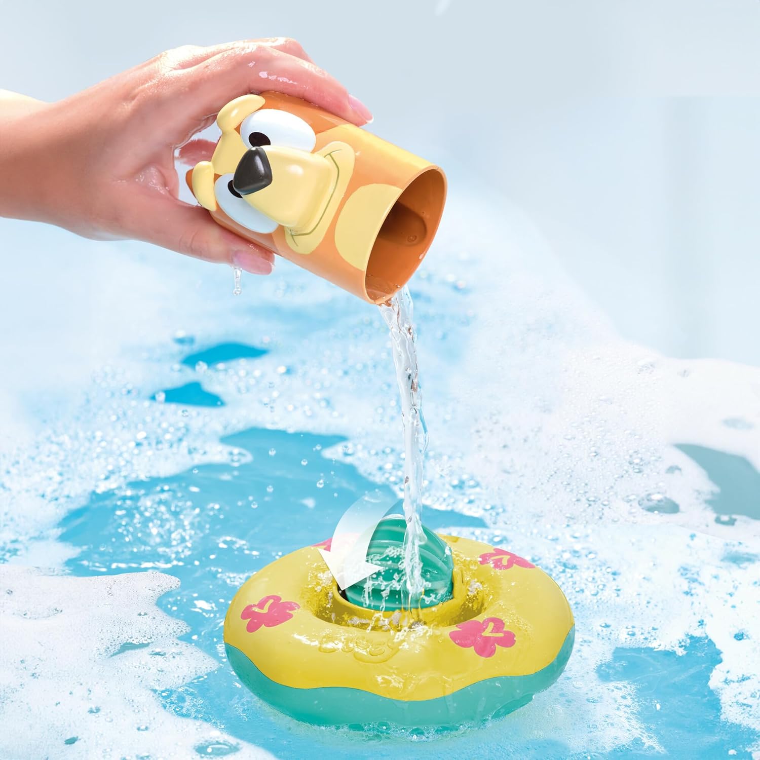 Thumbnail 1 de Tomy Toomies – Giocattolo da Bagno Bluey e Bingo in Boa, 2 pezzi con ruote ad acqua (licenza ufficiale) per bambini dai 18 mesi