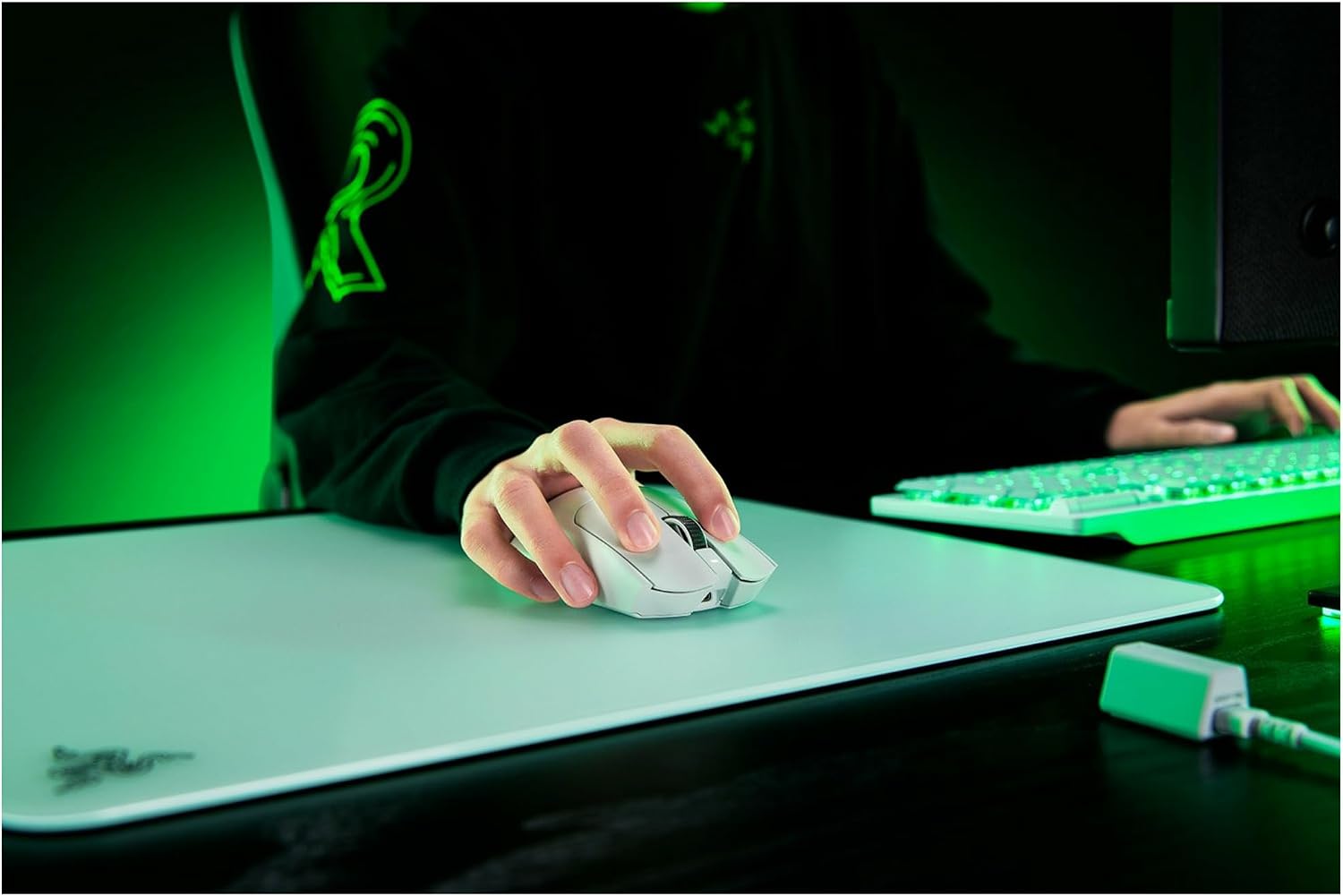 Detalle 2 de Razer Viper V3 Pro – ultraleichte kabellose Esports-Gaming-Maus (8K HyperPolling, 35K-Sensor, 55 g) in Weiß