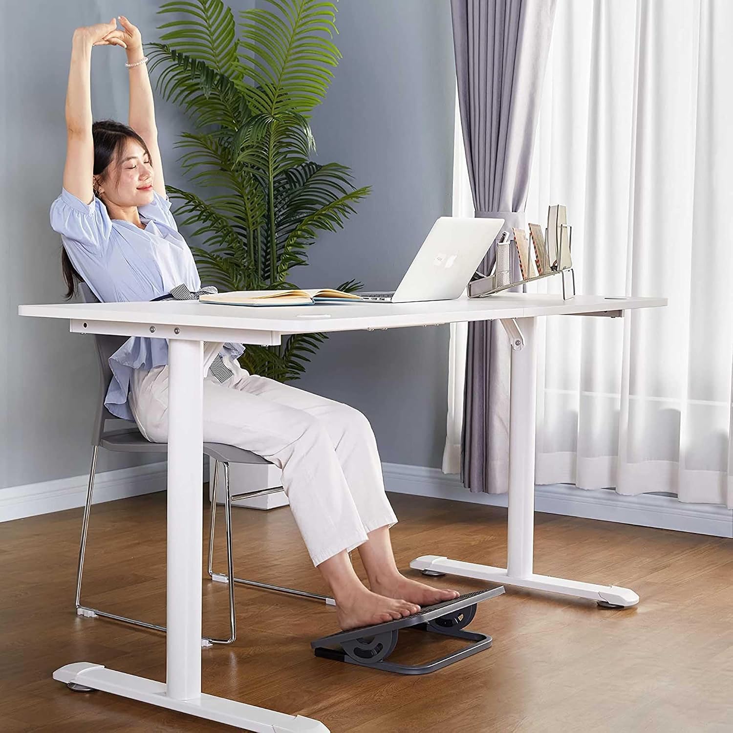 Detalle 2 de EUREKA ERGONOMIC adjustable under-desk foot rest with massage surface (black & grey)