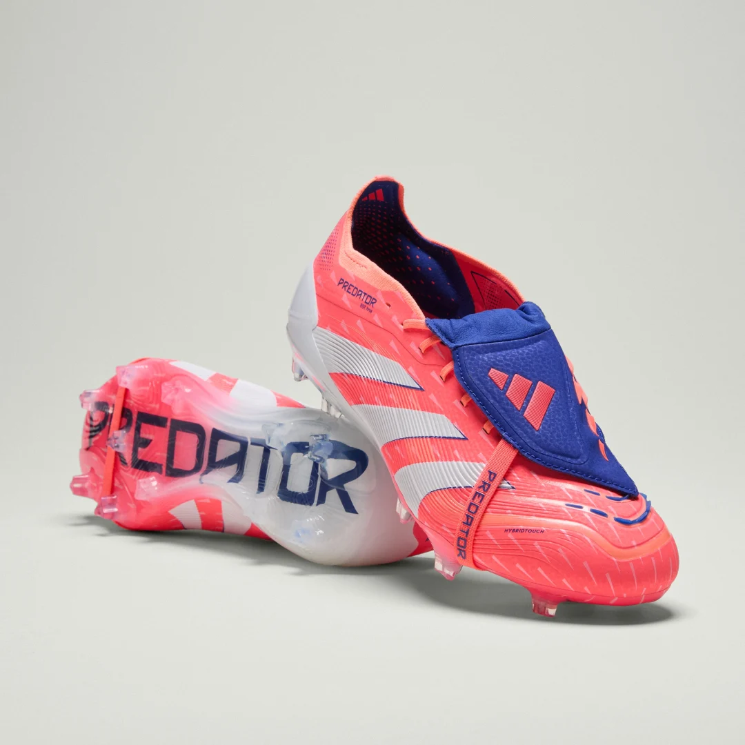 Detalle de Adidas Predator Elite: bota con lengüeta plegable para césped natural seco