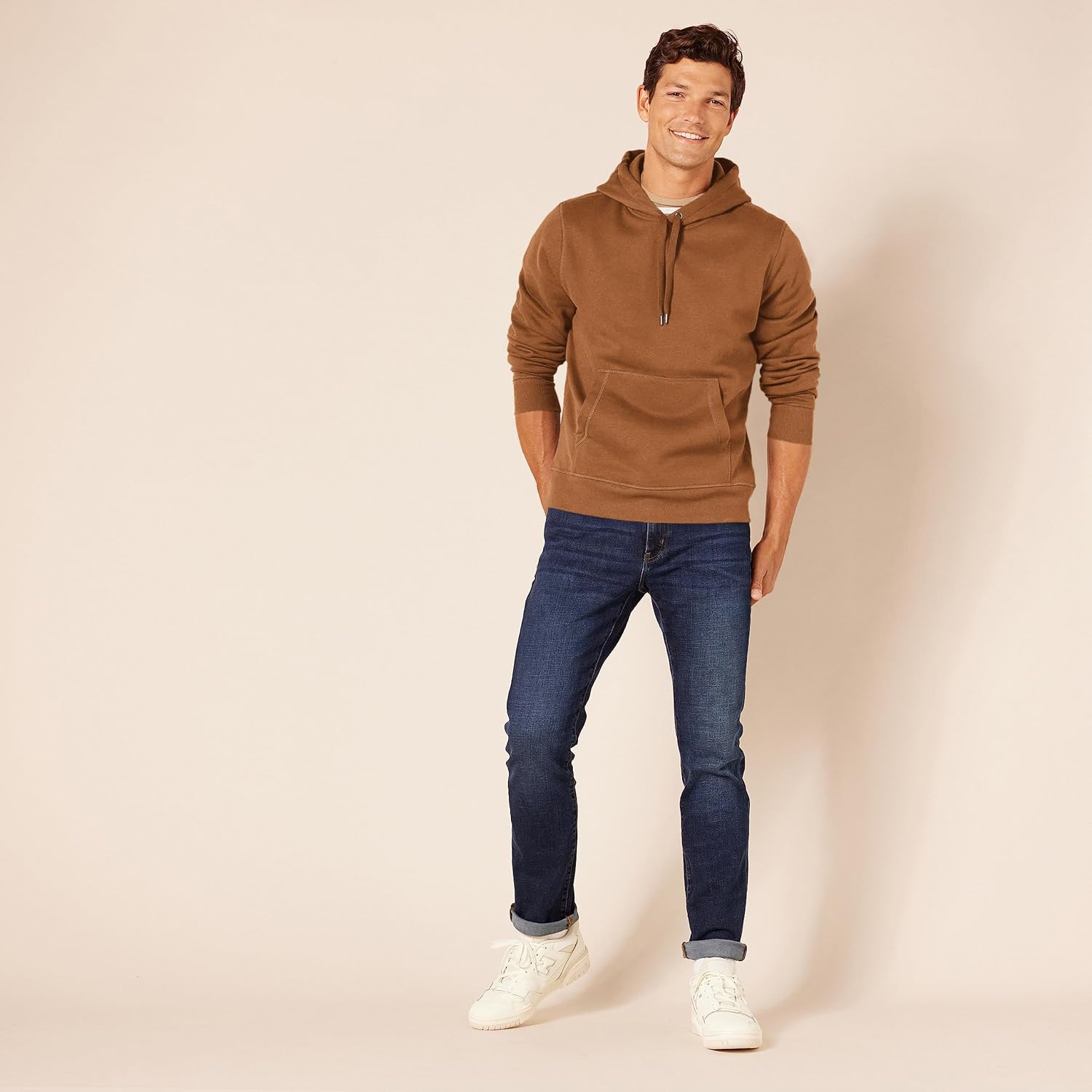 Thumbnail 2 de Amazon Essentials Felpa con Cappuccio, Non Apribile, Taglie Big & Tall Uomo – Comfort e Versatilità Quotidiana