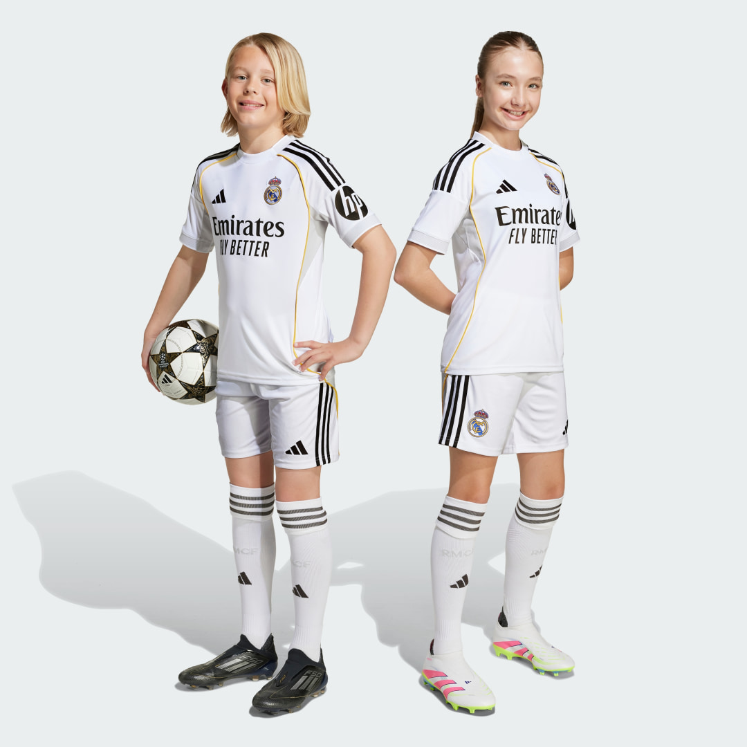 Detalle de Conjunto primera equipación Real Madrid 25/26 de Adidas