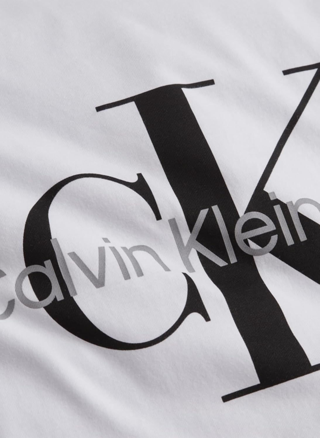 Detalle de Calvin Klein S/S T-Shirt: minimalista e confortevole in cotone rigenerato