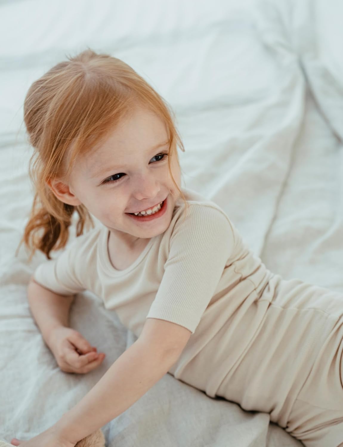 Detalle de AVAUMA Toddler Short Pajamas Set: Soft Ribbed Sleepwear for Everyday Comfort