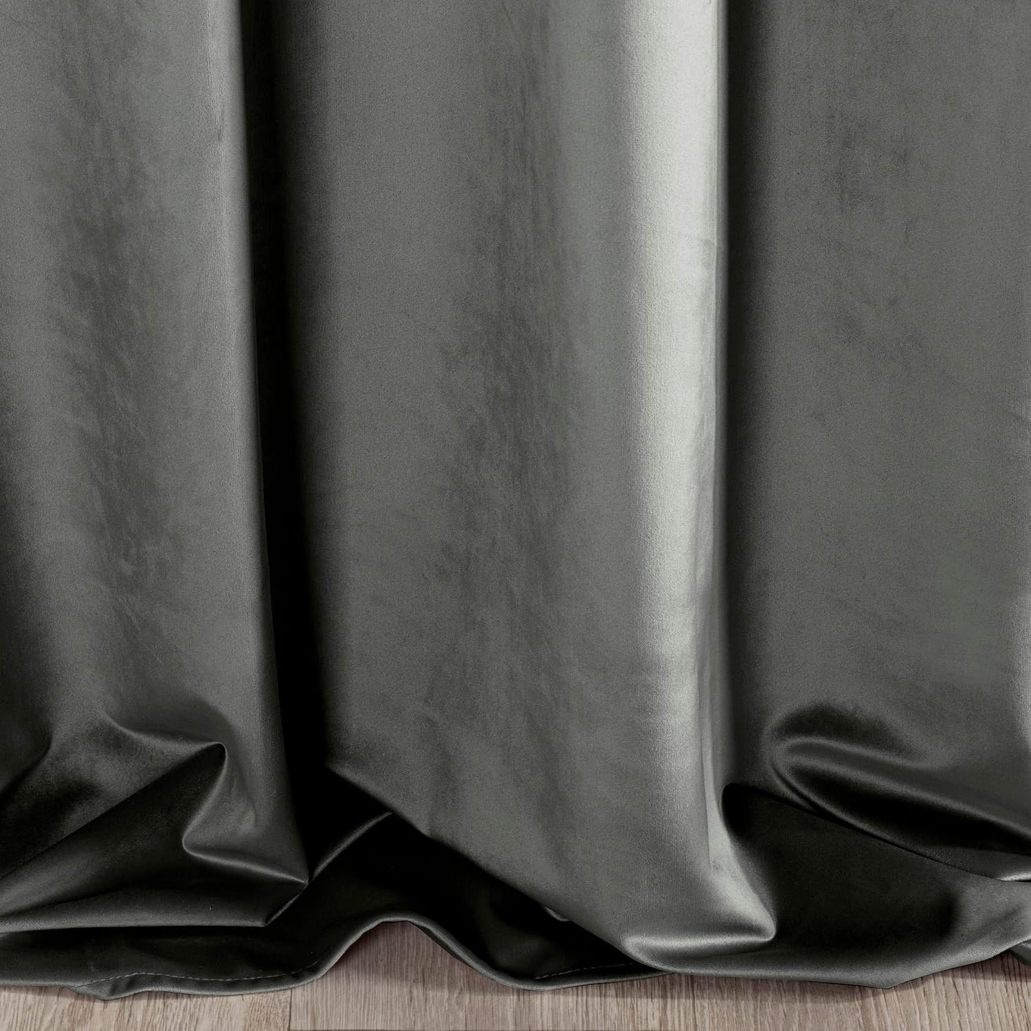 Detalle 2 de Eurofirany Ria – zasłona welwetowa grafitowa 140 × 270 cm na taśmie
