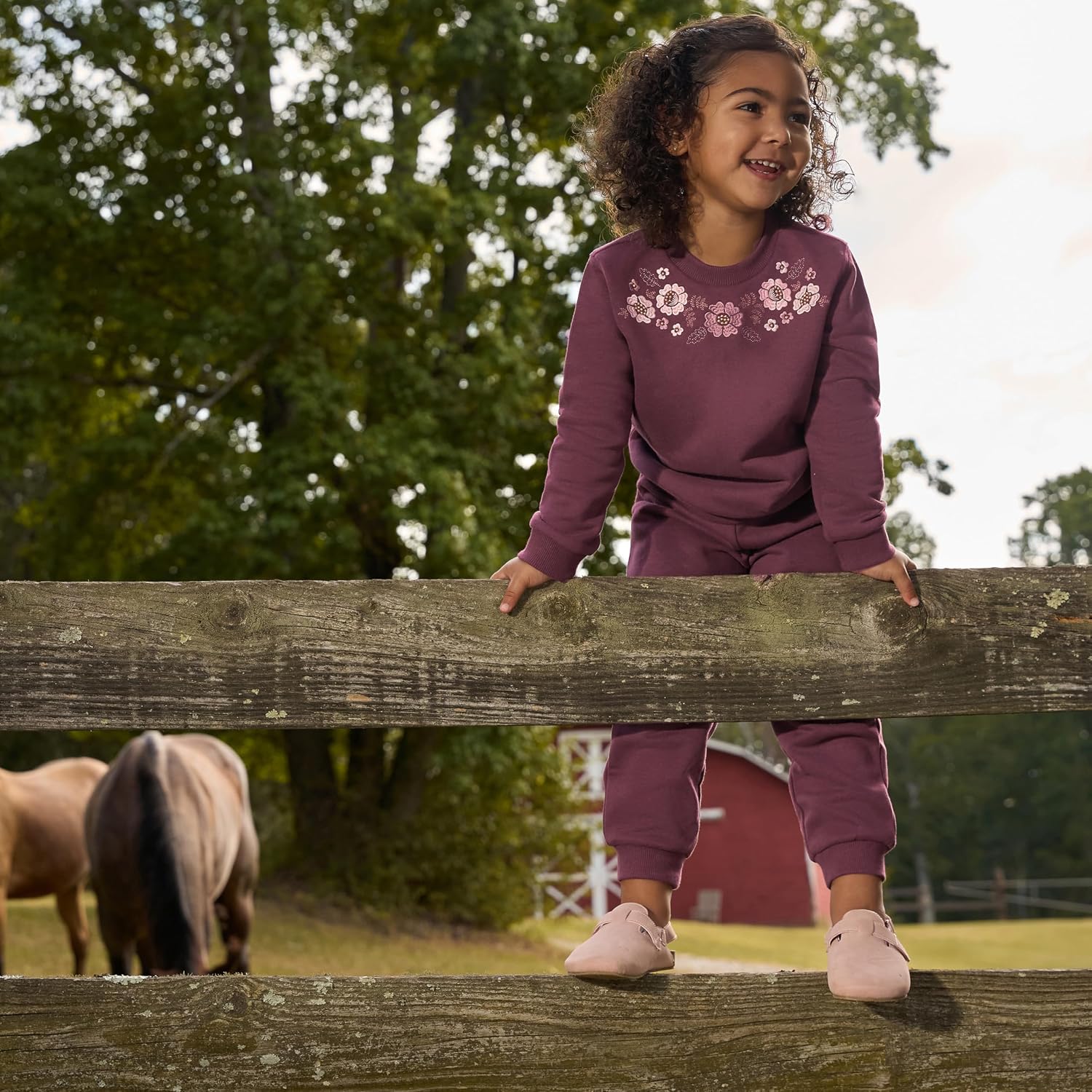 Detalle de Modern Moments by Gerber Toddler Sweatshirt and Jogger Set 3T