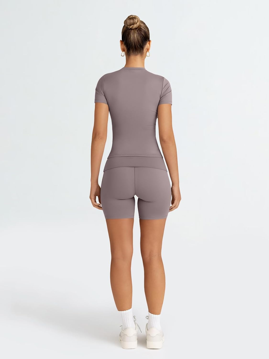 Detalle de Trendy Queen 2-Piece Summer Workout Set (Crop Top & Slim Shorts) — Nylon/Spandex Gym, Pilates, Yoga & Going Out
