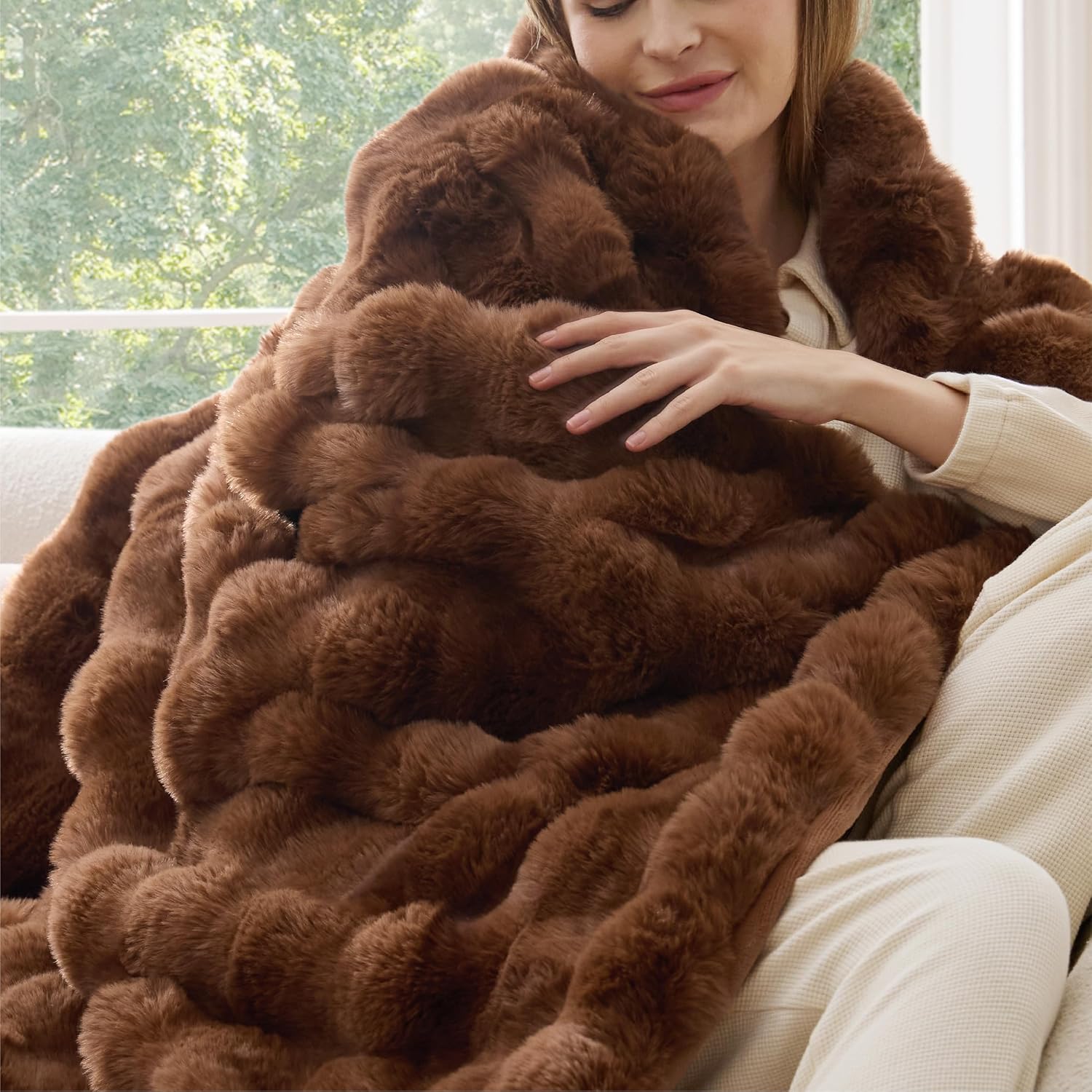 Detalle de Bedsure Faux Fur Throw Blanket, 50 x 60 in