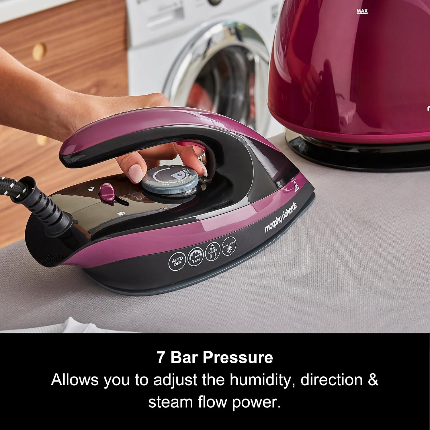 Detalle 2 de Morphy Richards 332102 steam generator iron