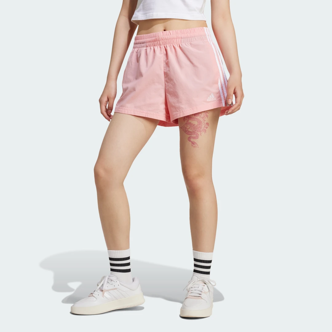 Detalle de Pantalón corto Essentials Woven 3 bandas de Adidas (rosa): guía de compra