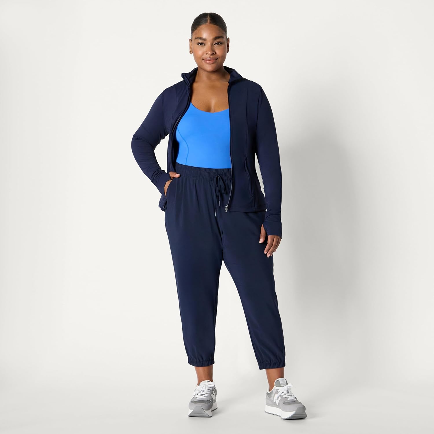 Thumbnail 2 de Amazon Essentials Women’s Active Performance Stretch Woven Crop Jogger Trousers (23.5in/60cm inseam)
