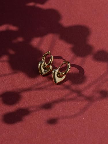 Detalle de Purelei Heart Hoops – wasserfest, mit abnehmbaren Herz-Anhängern aus Edelstahl und Vergoldung