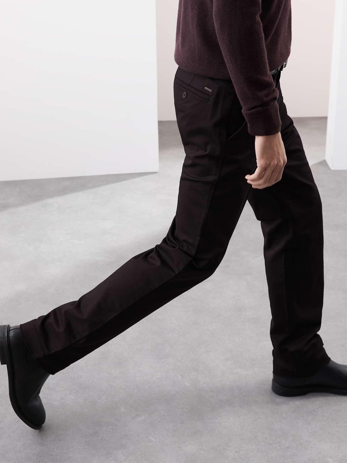 Detalle de Marks & Spencer Italiaanse chino voor heren, standaard pasvorm en katoenrijke stof
