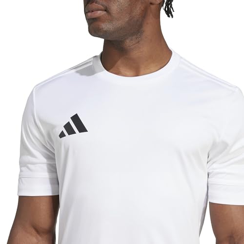 Detalle 2 de adidas Squadra25 camiseta de hombre de manga corta, corte ajustado y poliéster reciclado