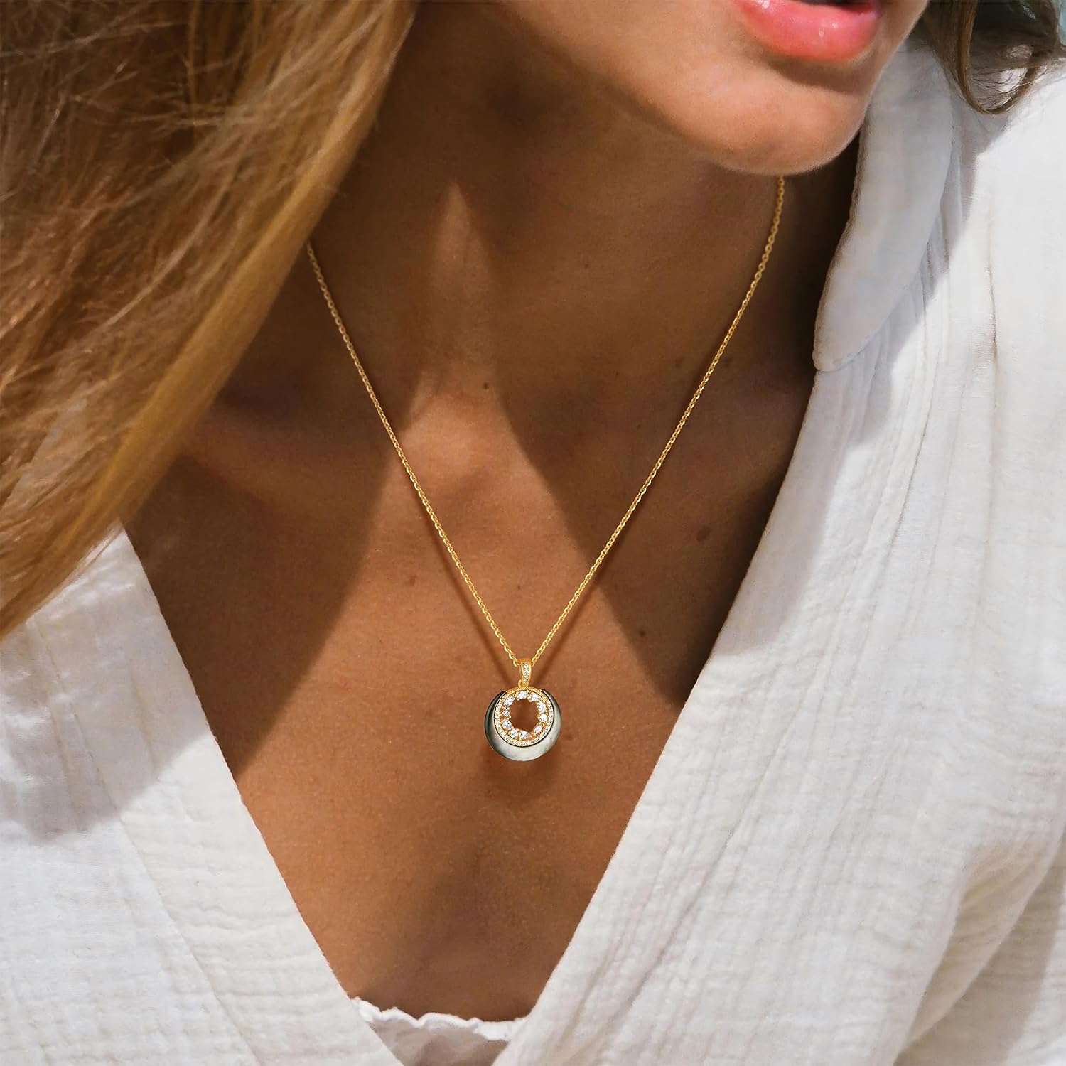 Detalle de Jenosy Gold Halsketten für Damen – 18K vergoldete Kette mit Medaillon Anhänger (45–50 cm)