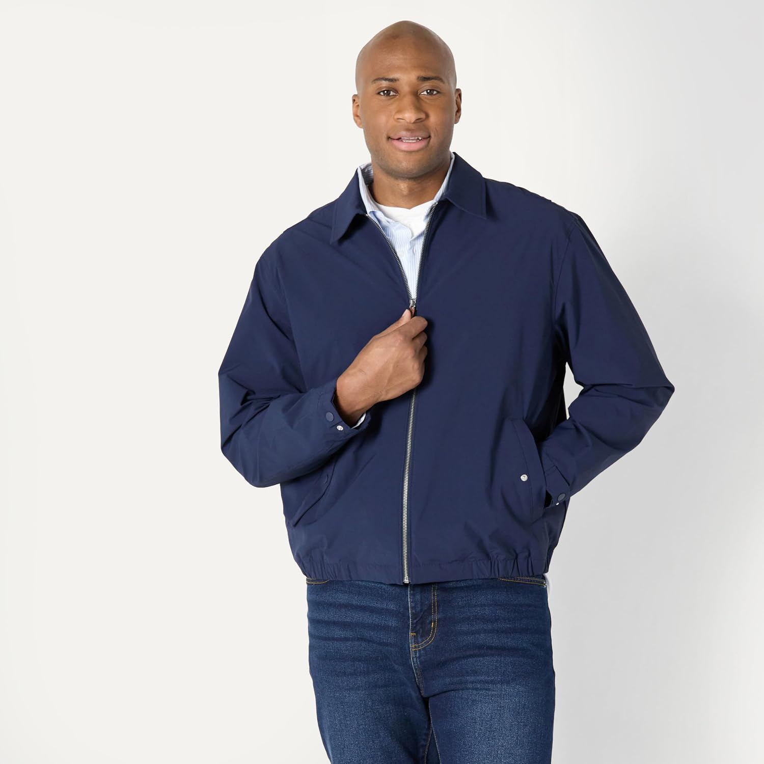 Detalle de Amazon Essentials Men's Relaxed-Fit Lightweight Stretch Zip-Up Bomber Jacket