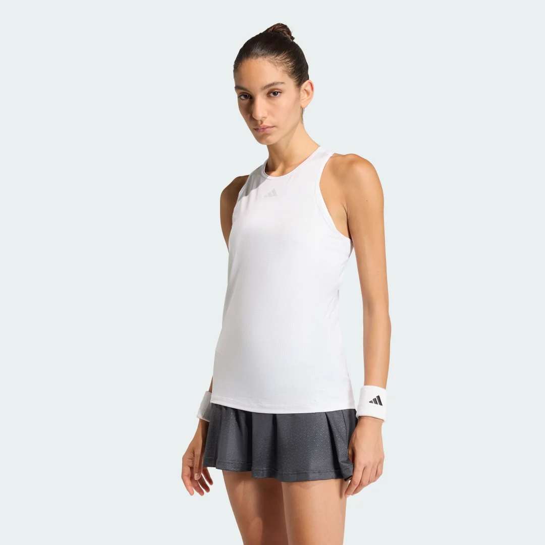 Detalle de Camiseta de tenis sin mangas Club Climacool de Adidas: ligereza y transpirabilidad para el juego en verano