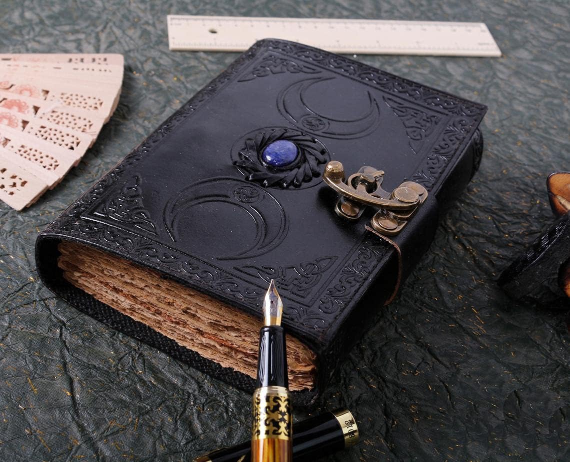 Detalle 2 de ALCRAFT vintage leren dagboek met lapis lazuli, drievoudige maan en 200 pagina's