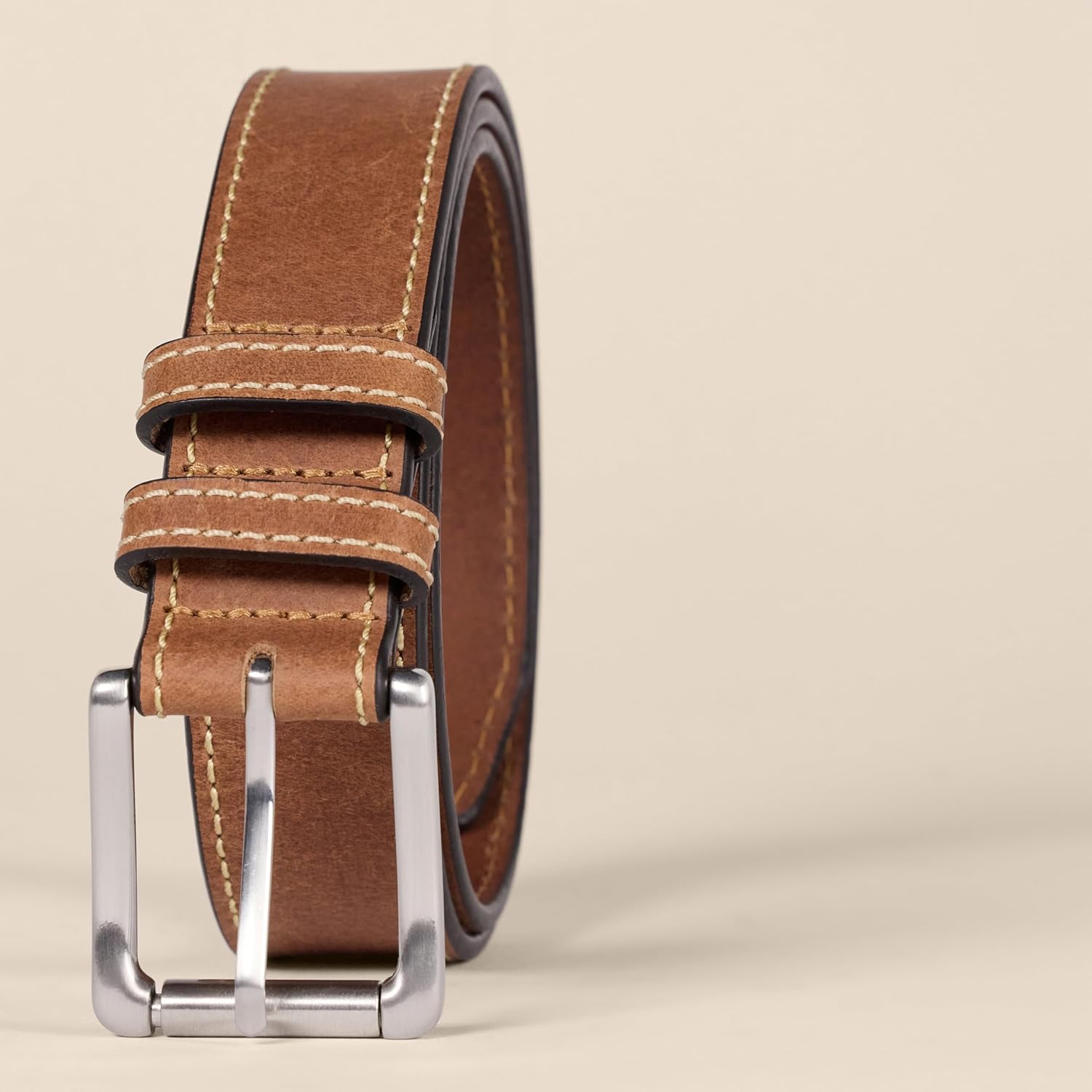 Thumbnail 1 de Amazon Essentials Herren Ledergürtel mit genähten Kanten – echtes Leder, 7 Lochung