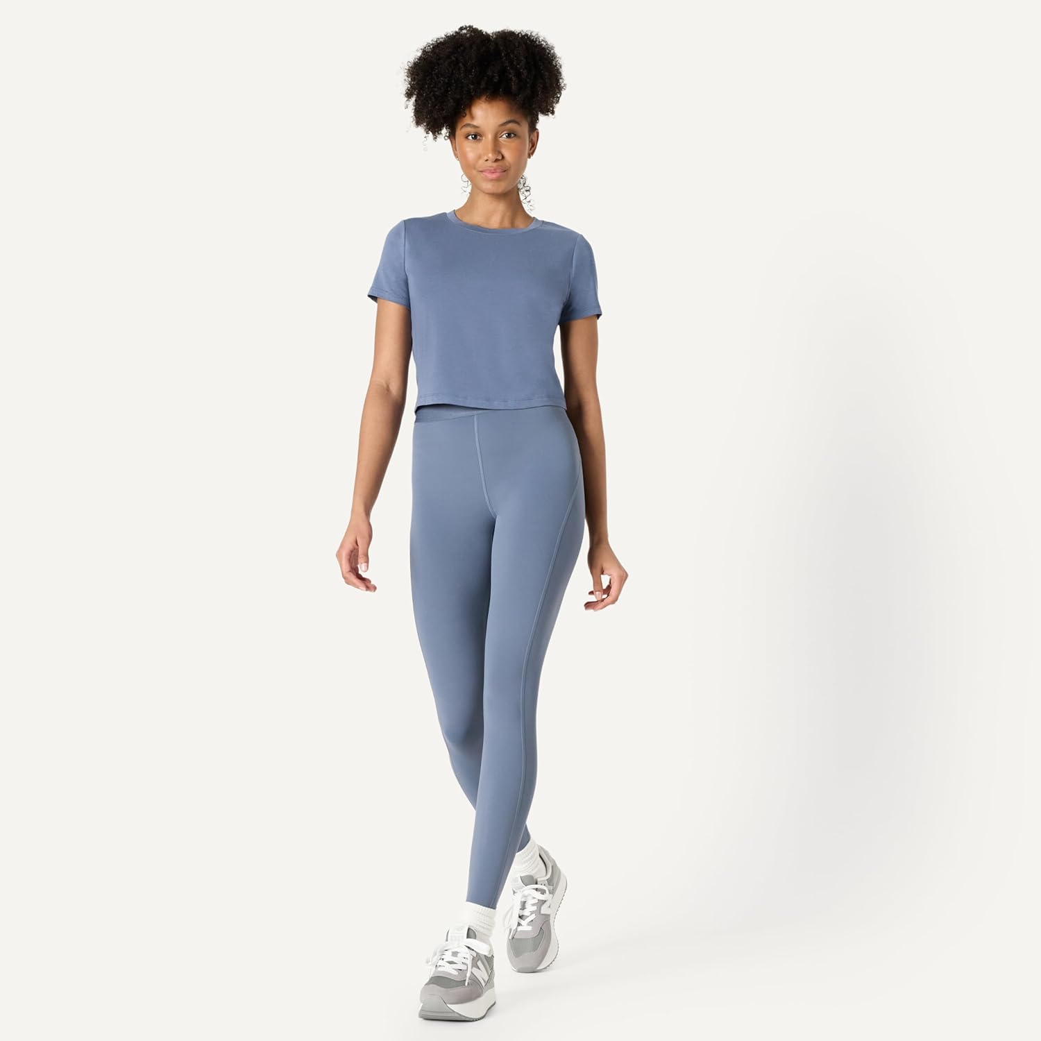 Thumbnail 4 de Amazon Essentials Women's Active Soft Cotton Crewneck Short Sleeve Yoga Tee