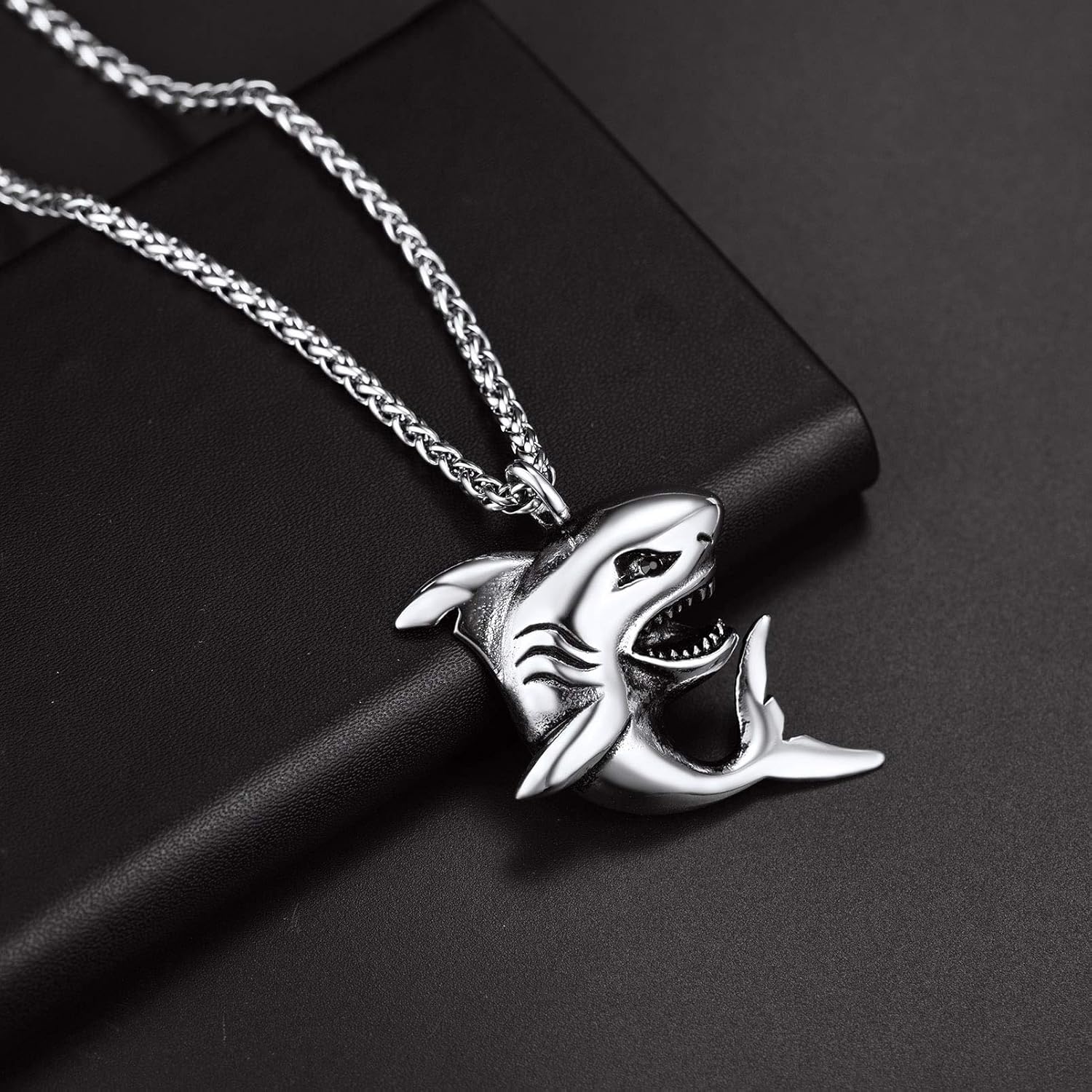 Thumbnail 3 de PROSTEEL collana da uomo in acciaio inox nero/oro placcato con ciondolo Testa di Lupo/Shark, lunghezza 55+5 cm regolabile