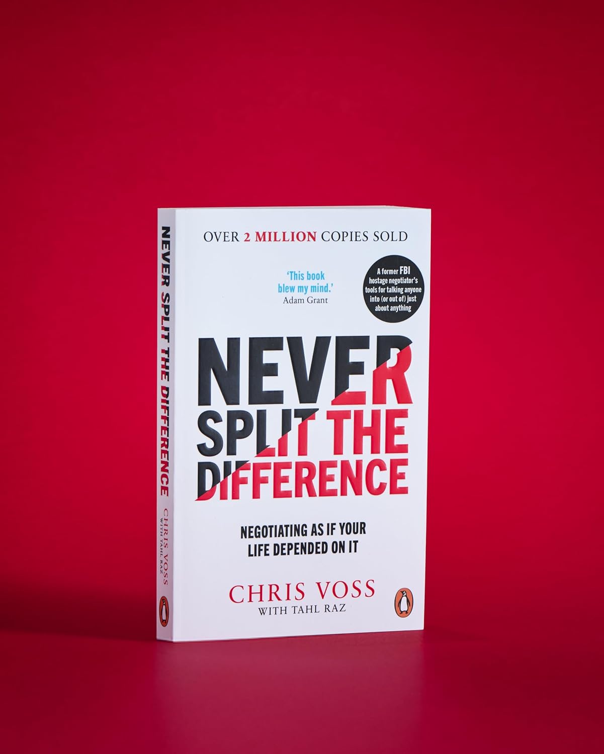 Detalle 2 de Never Split the Difference: Negotiation Book