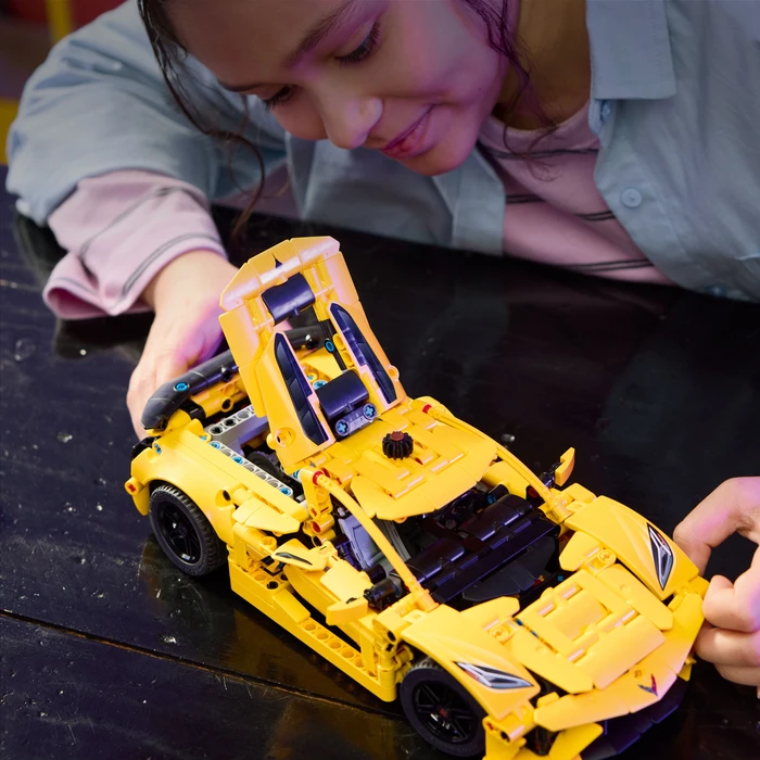 Detalle de LEGO Technic Chevrolet Corvette Stingray 42205 – detailreicher Sportwagen für Sammler