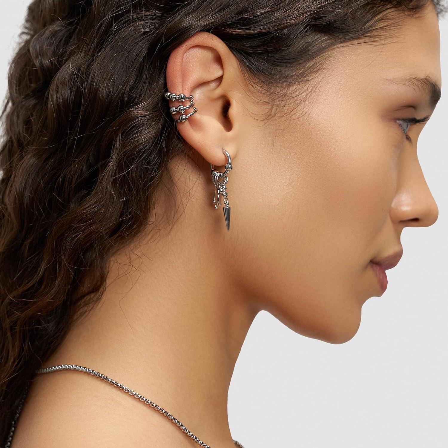 Detalle 2 de LIEBESKIND BERLIN Damen Schmuck Urban Collection: Piercing Design Creolen 3,8 cm aus Edelstahl
