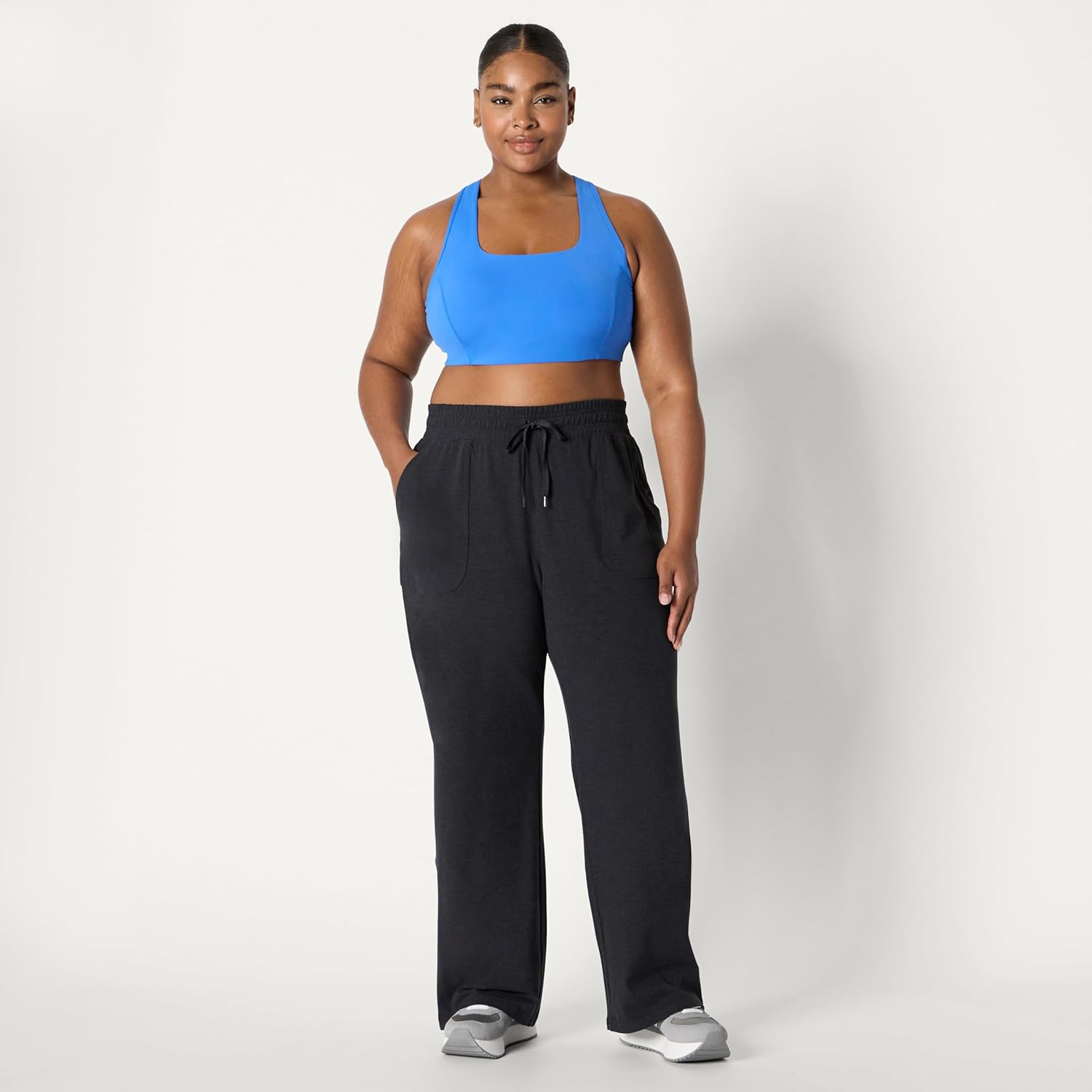 Thumbnail 2 de Amazon Essentials Women’s Relaxed Fit Athletic Soft Performance Lightweight Stretch Tracksuit Bottoms