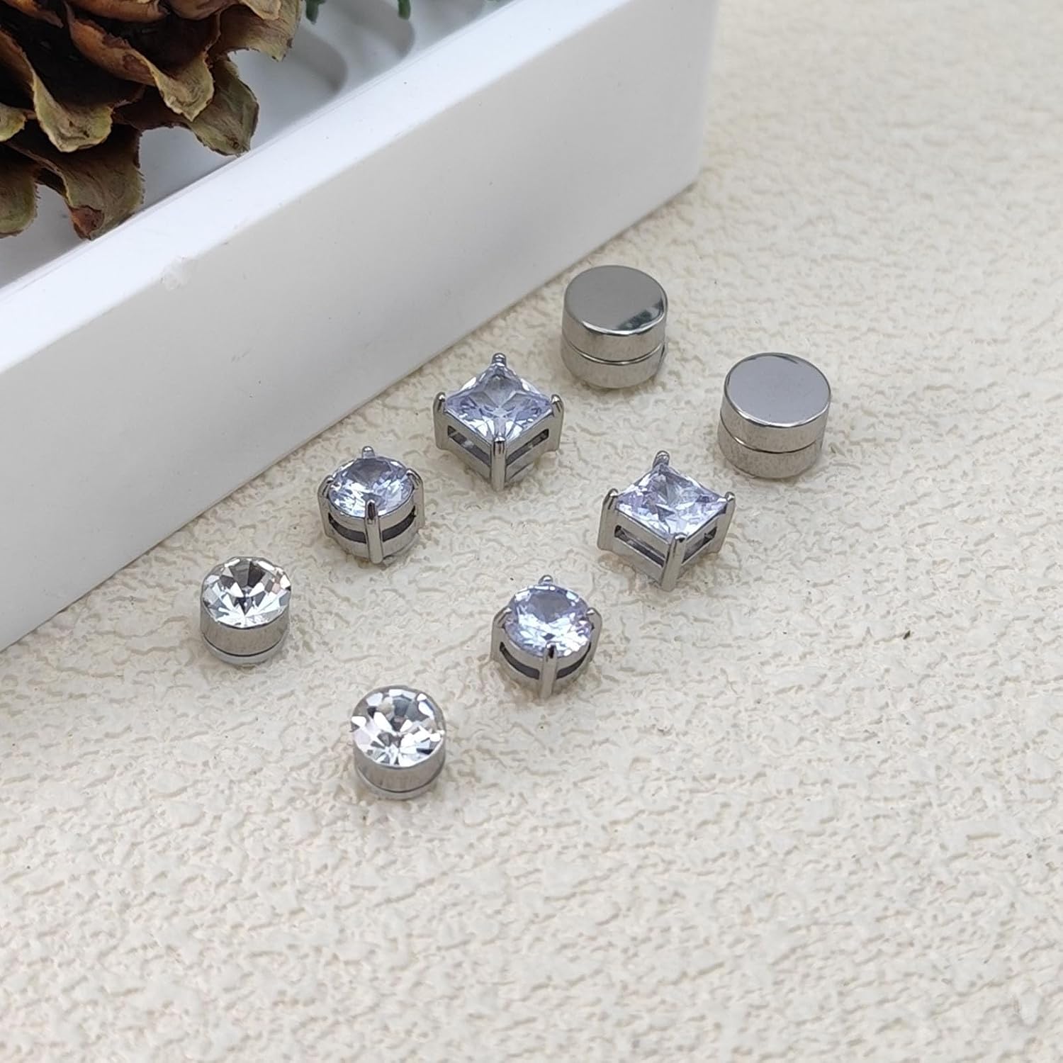 Detalle de Besyvvin 8 Stück Magnetischer Fake-Ohrschmuck – Kein Piercing, Edelstahl, Zirkonia
