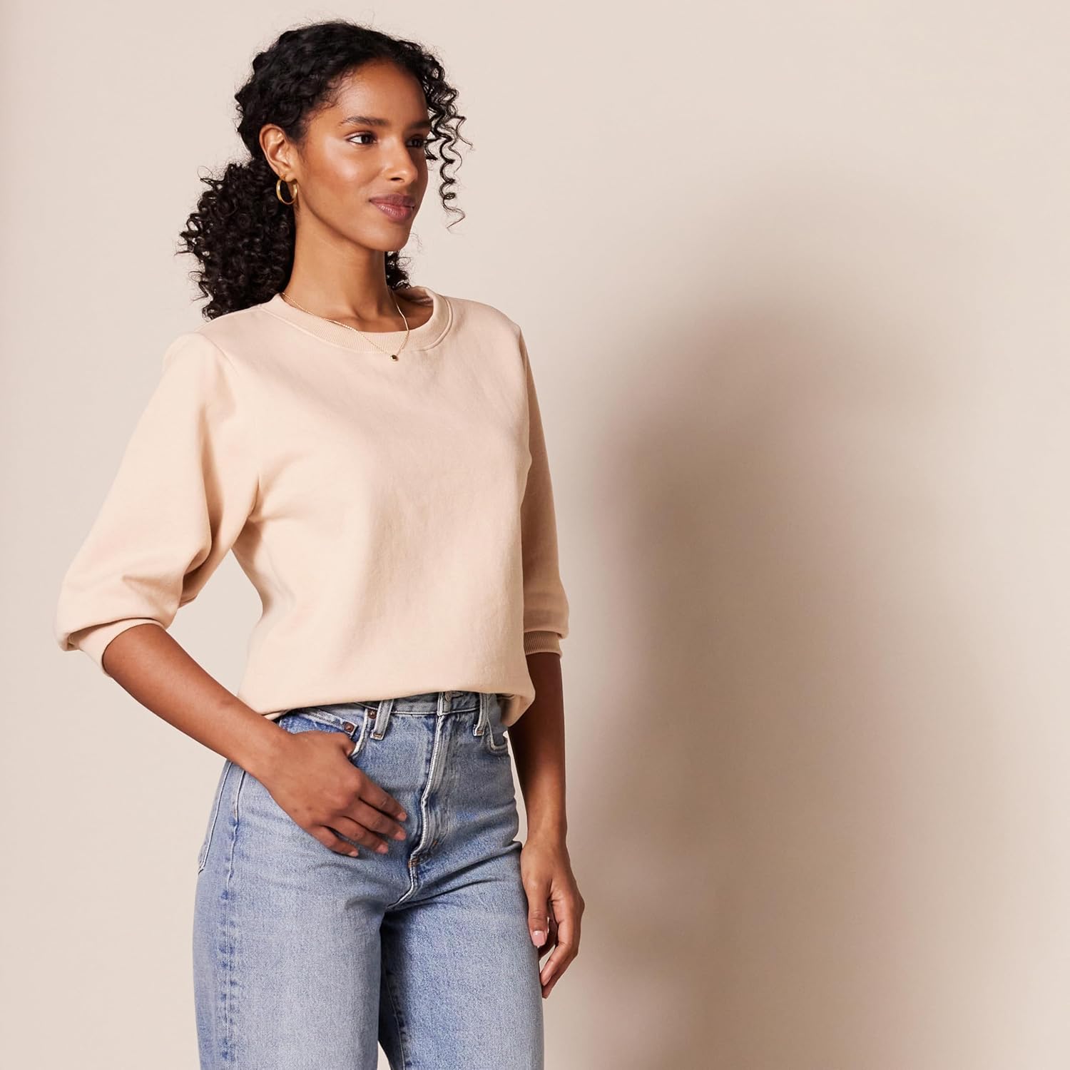 Thumbnail 2 de Amazon Essentials women’s French terry fleece crewneck sweatshirt with sleeve detail
