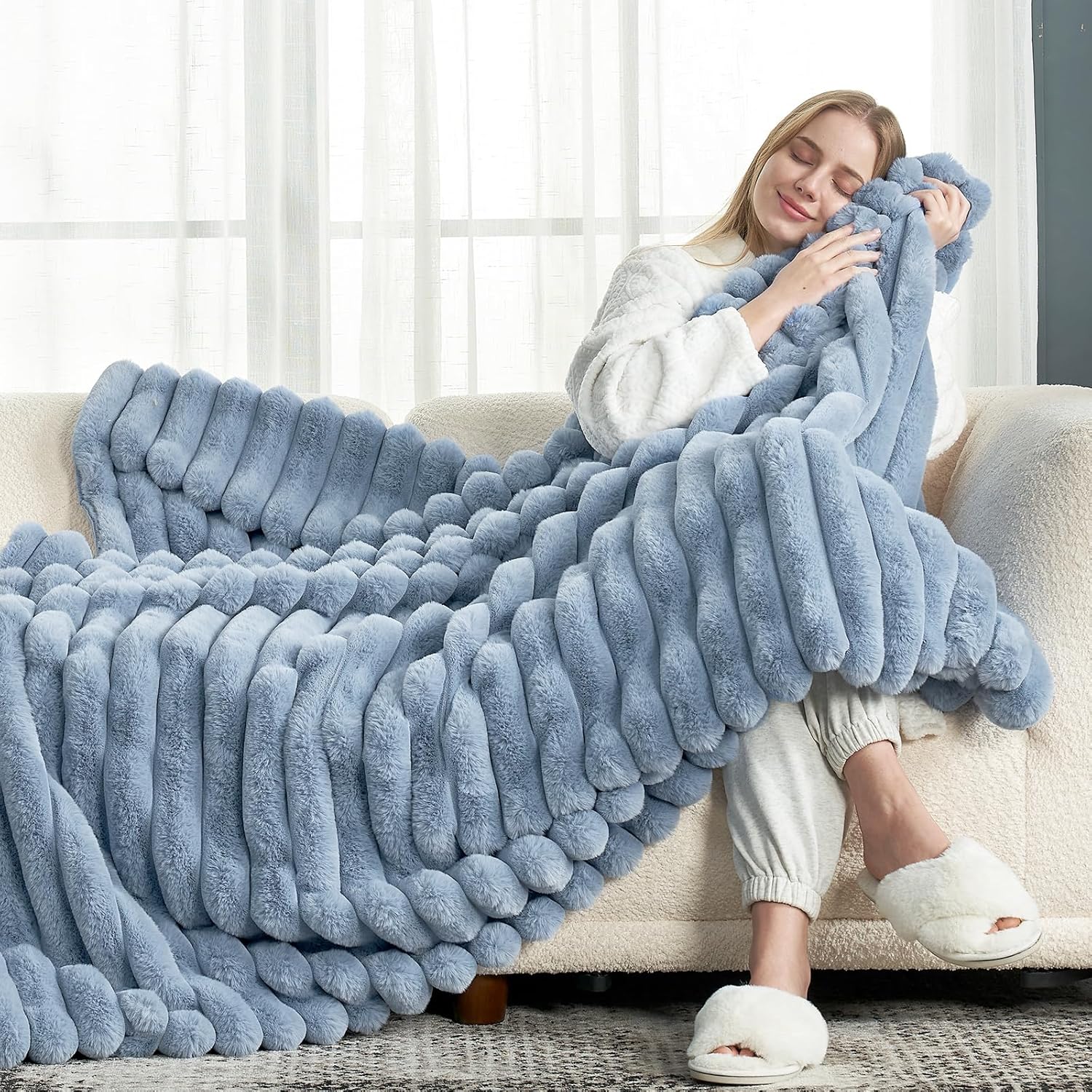 Thumbnail 1 de Cozy Bliss Faux Fur Throw Blanket for Couch, 50 x 60 Inches (Light Blue) — Plush Striped Cozy Warm Throw