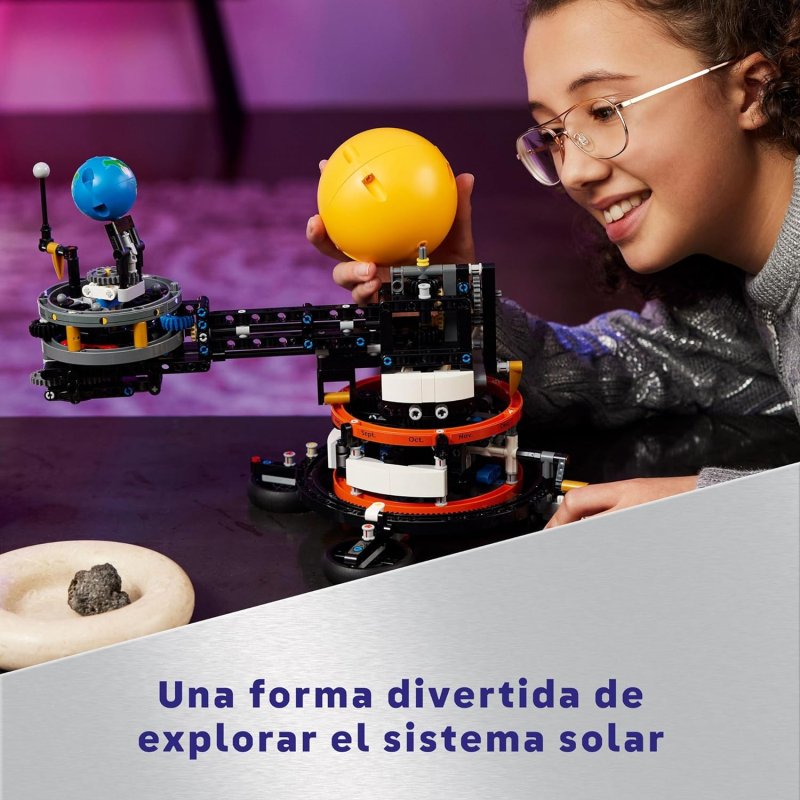 Detalle de Lego Technic Planeta Tierra y Luna en Órbita