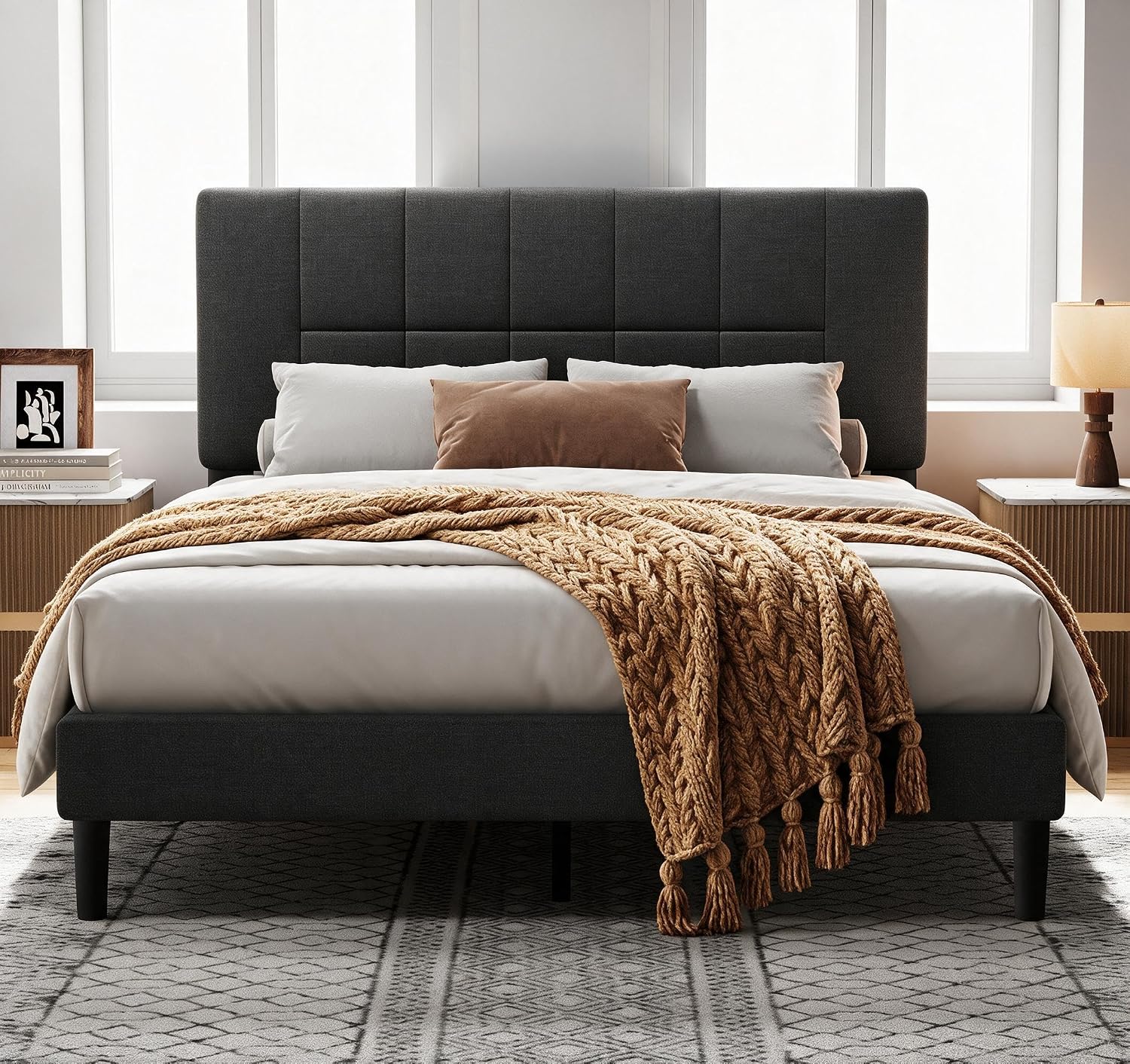 Detalle de Amada Queen Bed Frame, 1,300-Pound Capacity
