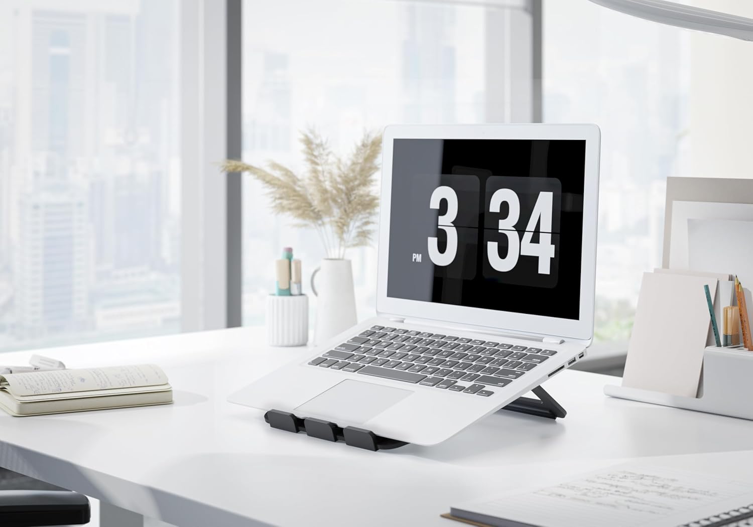 Thumbnail 4 de Amazon Basics Foldable aluminium stand for portable PCs (up to 13 inch) – black