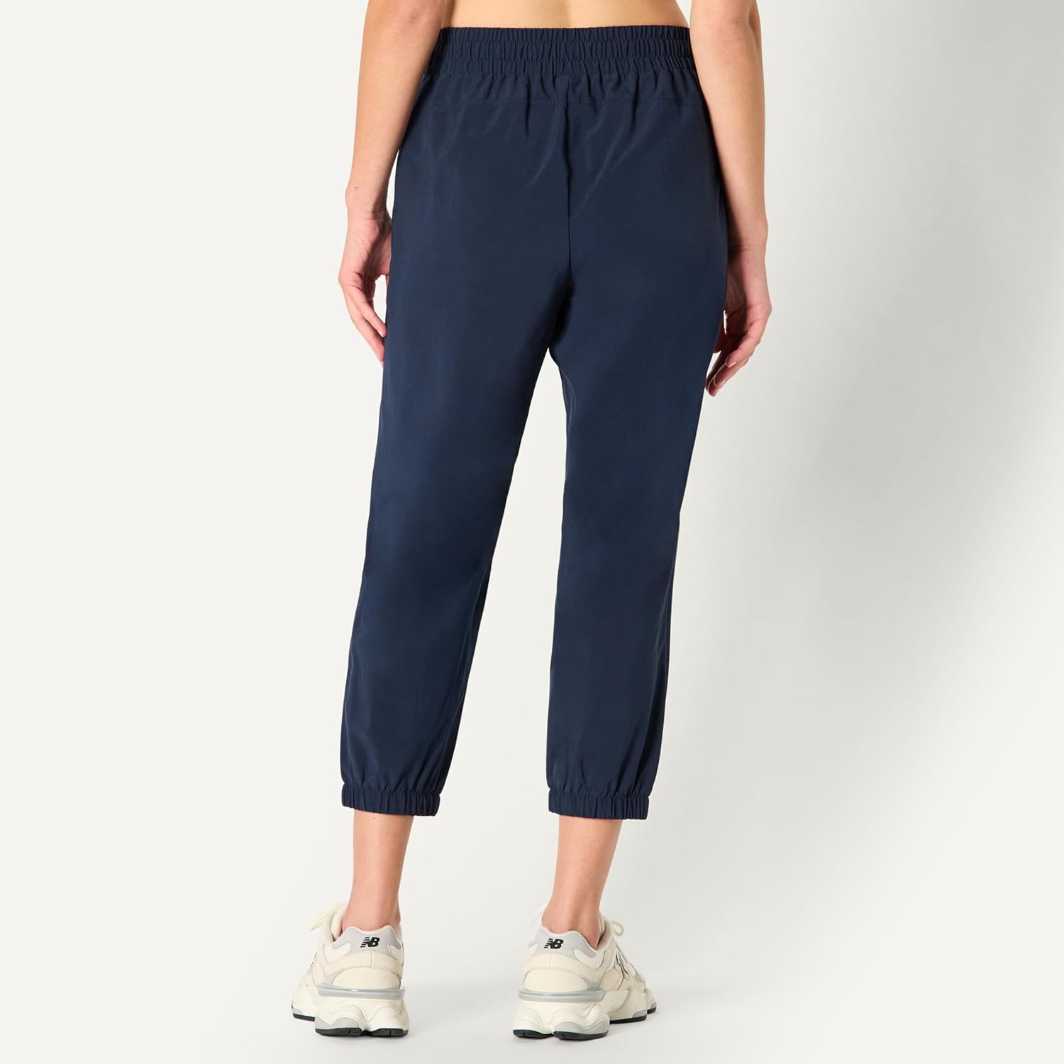 Thumbnail 3 de Amazon Essentials Women’s Active Performance Stretch Woven Crop Jogger Trousers (23.5in/60cm inseam)
