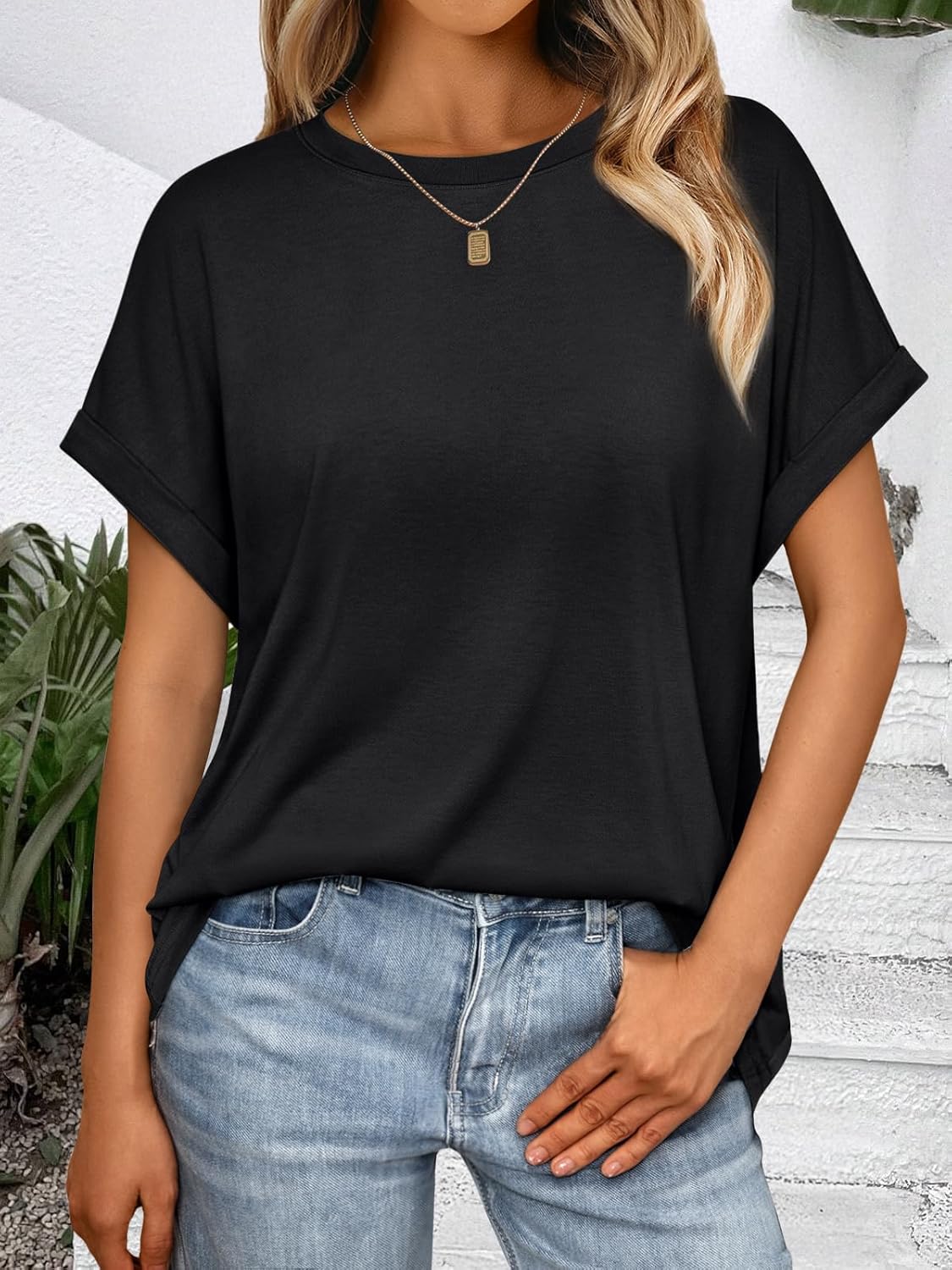 Detalle de AUTOMET Women’s Oversized Short Sleeve T-Shirt with Drop Shoulder & Rolled Cuffs