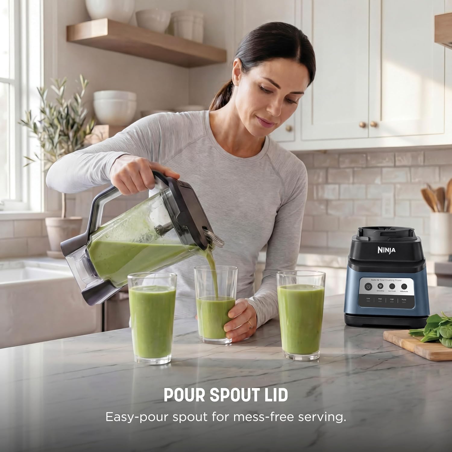 Detalle 2 de Ninja Professional Plus Blender Premier BN701BLBRN: Powerful 1400W, 72oz Pitcher for Smoothies, Frozen Drinks, and Ice Cream