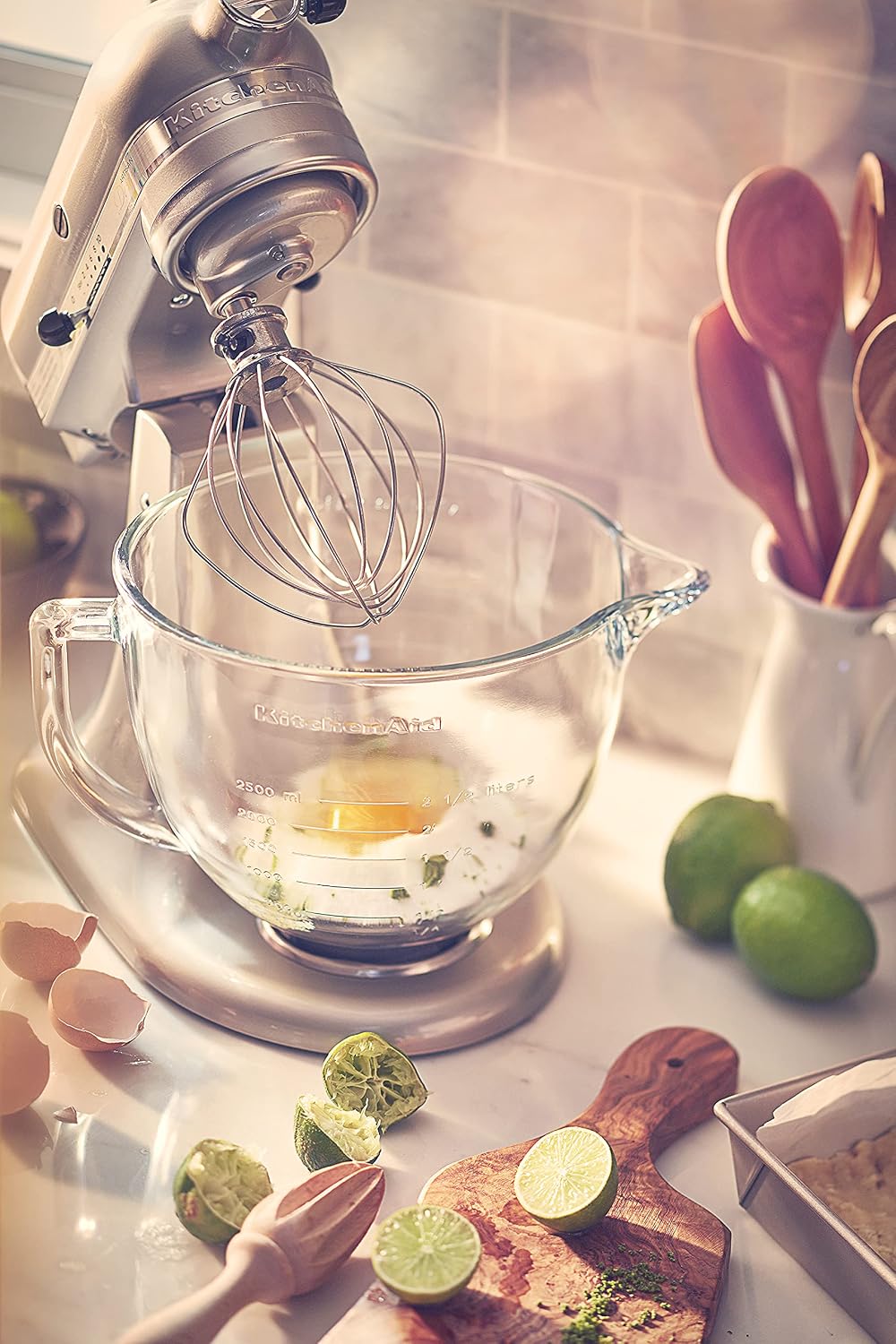 Detalle de KitchenAid KSM5GB 5 Quart Tilt-Head Glass Bowl with Measurement Markings and Lid