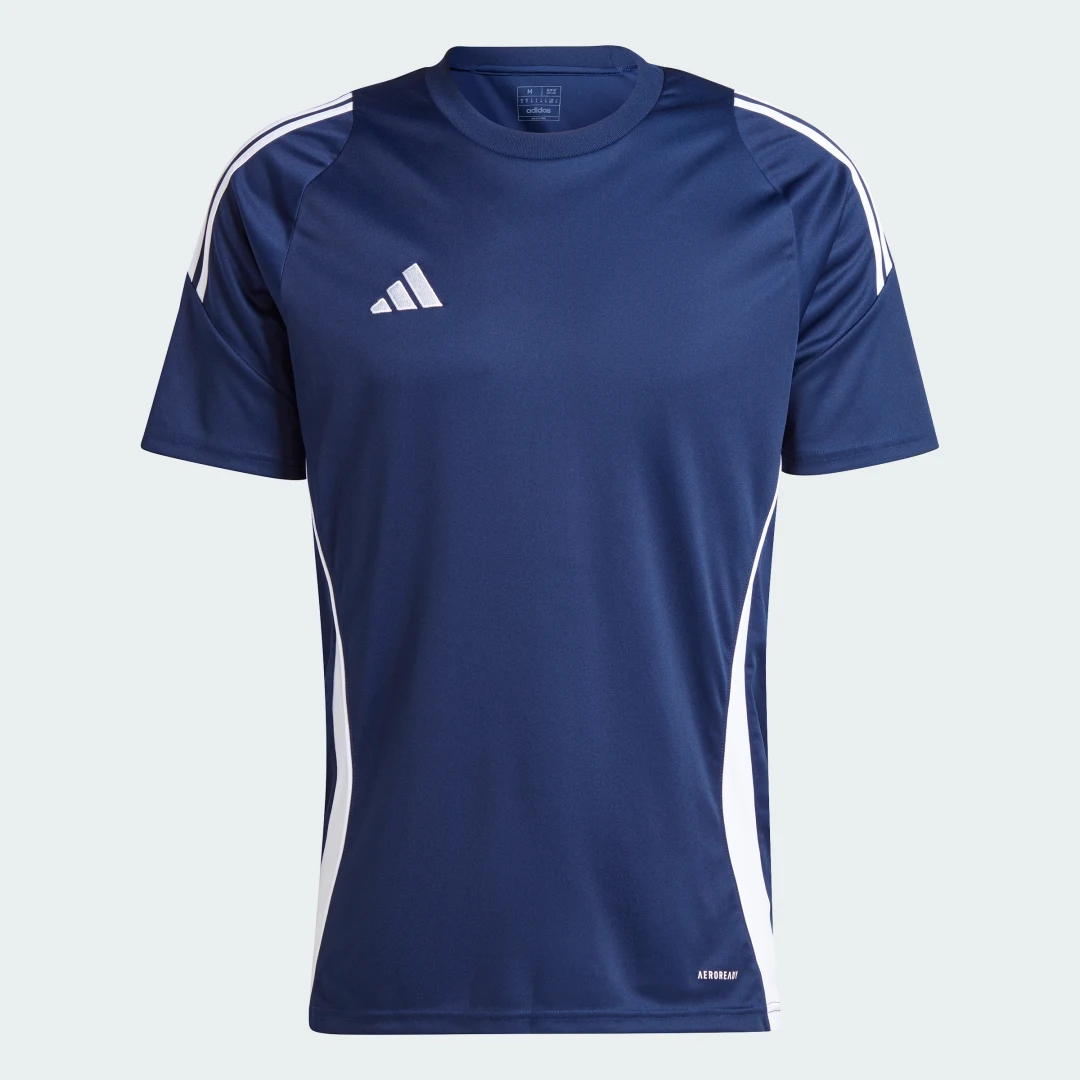 Detalle de Camiseta Tiro 24 de Adidas: comodidad y estilo para entrenar y disfrutar el día a día
