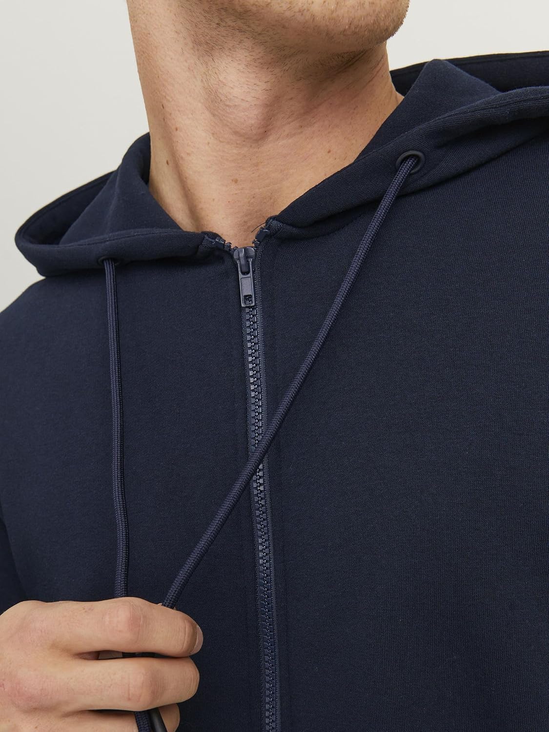 Detalle de Jack & Jones Zip Hoodie Plain con zip e vestibilità relaxed