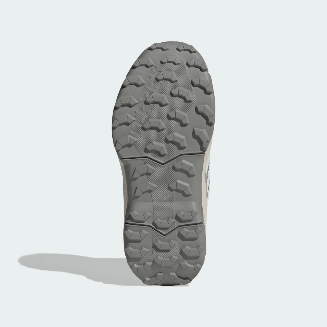 Detalle de Adidas Terrex Ax4r Hiking: Zapatilla de senderismo en verde para rutas moderadas