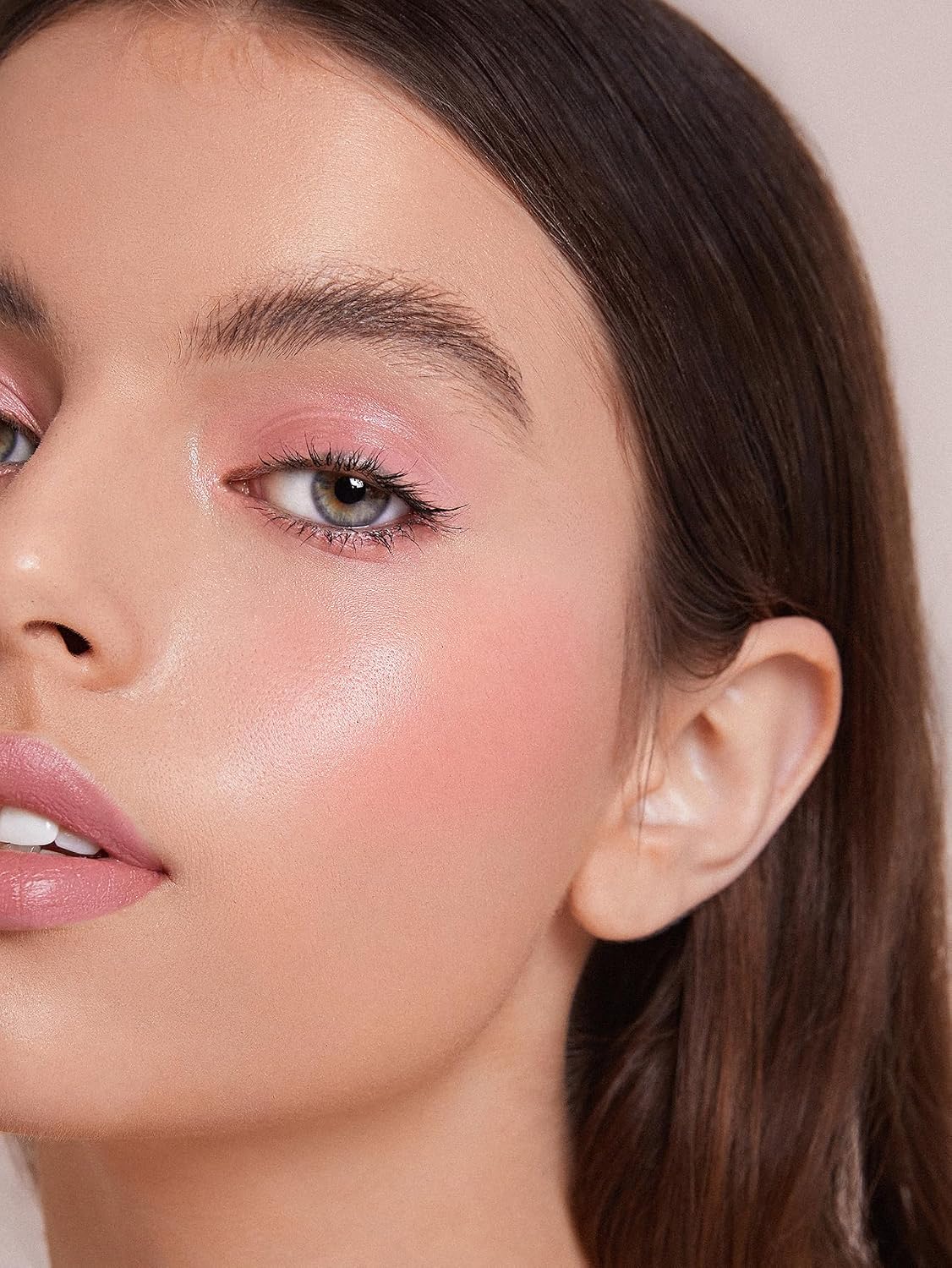 Detalle 2 de SHEGLAM Color Bloom Love Cake liquid blush ๐