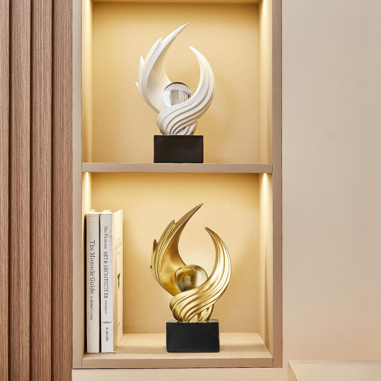 Thumbnail 4 de XYQXYQ SZ25030804 abstracte sculptuur van hars met gouden afwerking en bol