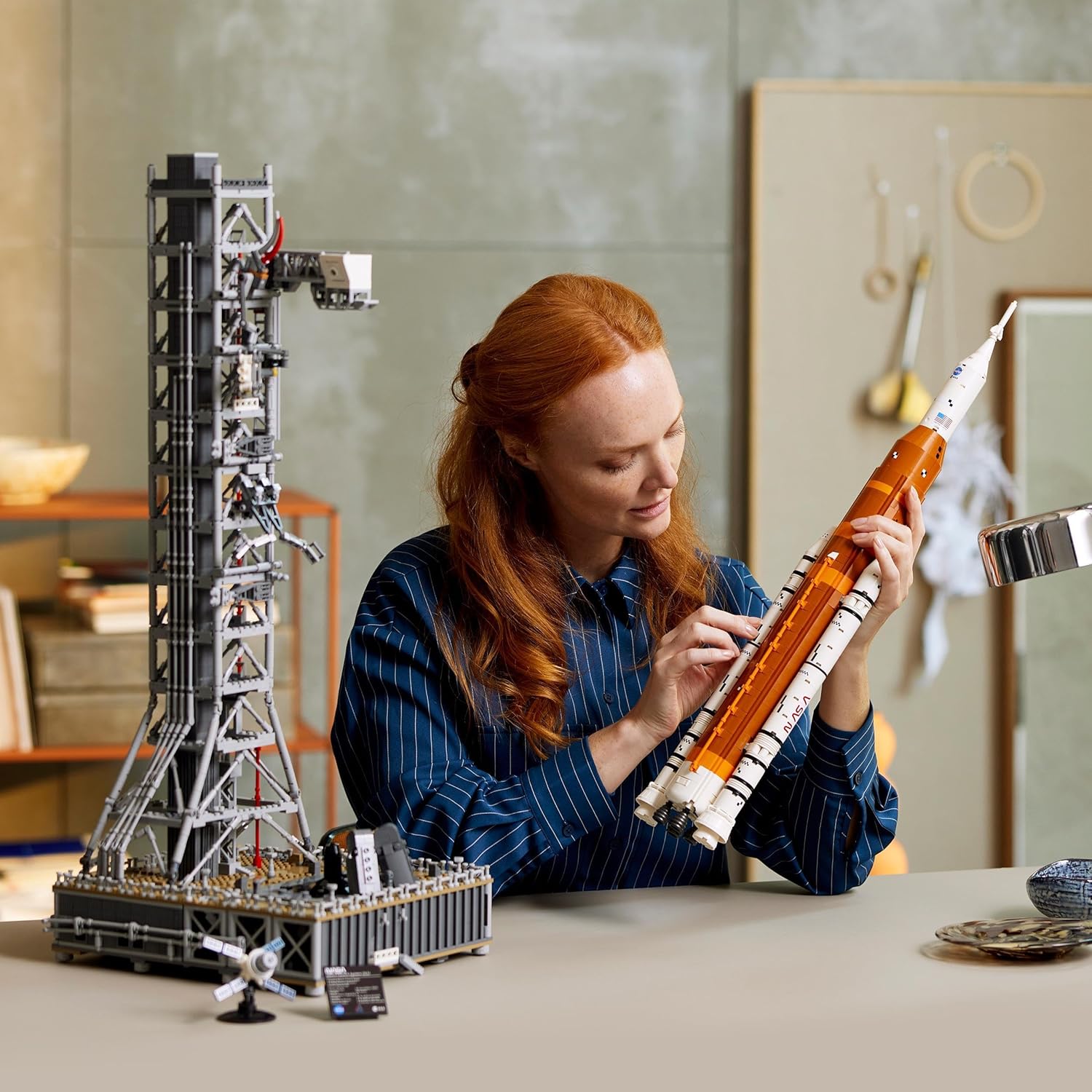 Thumbnail 1 de LEGO Icons 10341 – Le Système de Lancement Spatial d’Artemis de la NASA (édition Collector), set de construction adulte à exposer