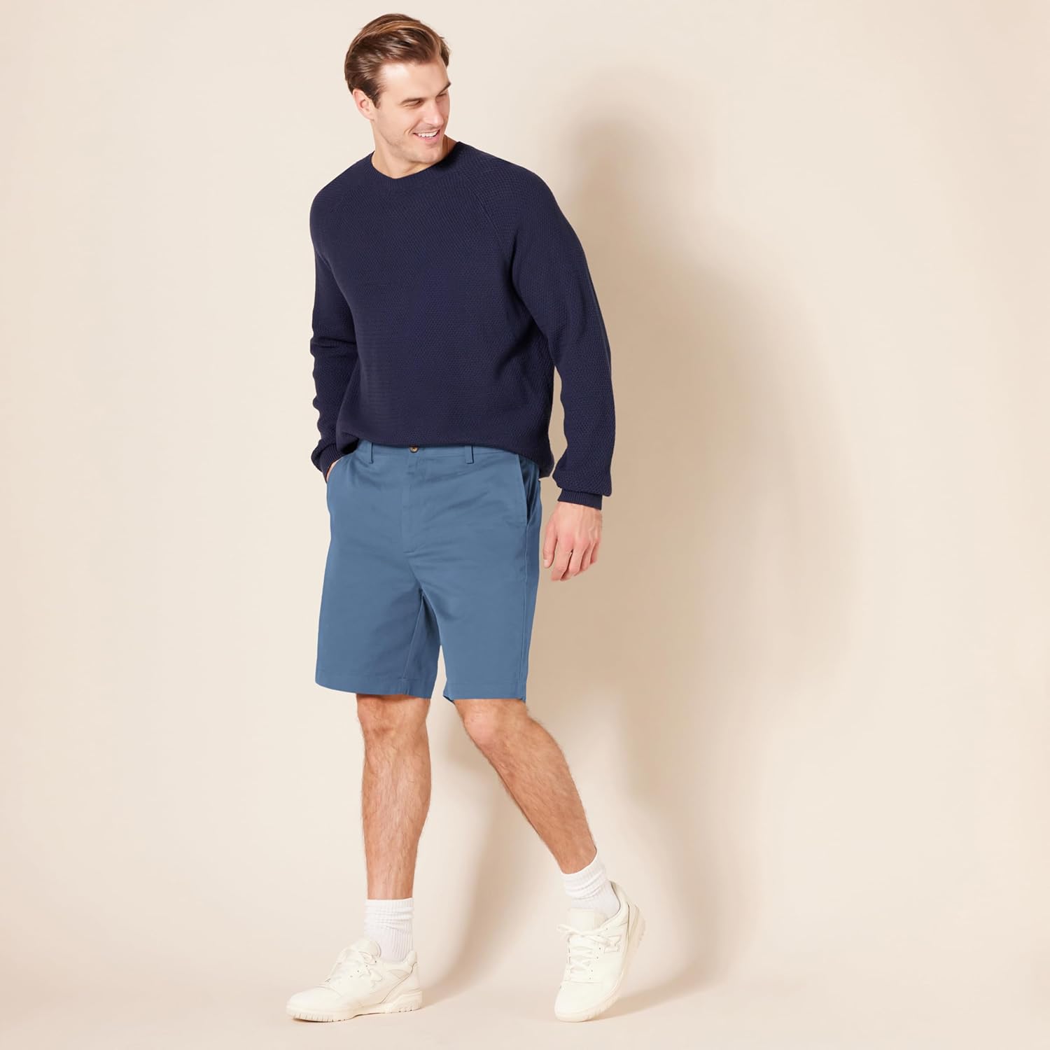 Thumbnail 6 de Amazon Essentials Men’s Classic Fit 9" (23cm) Pocketed Chino Shorts
