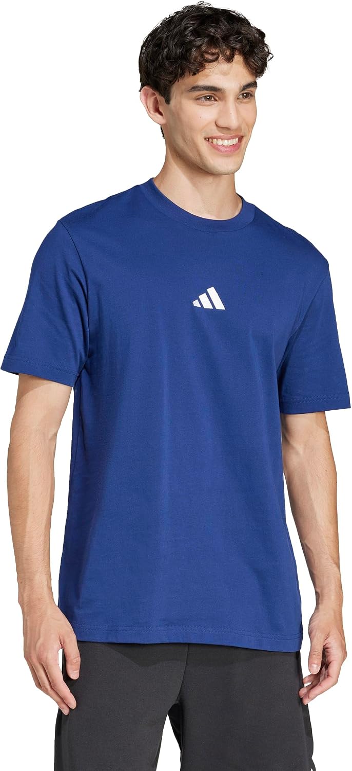 Detalle de adidas Essentials Small Logo Single Jersey Tee – męski T-shirt z małym logo