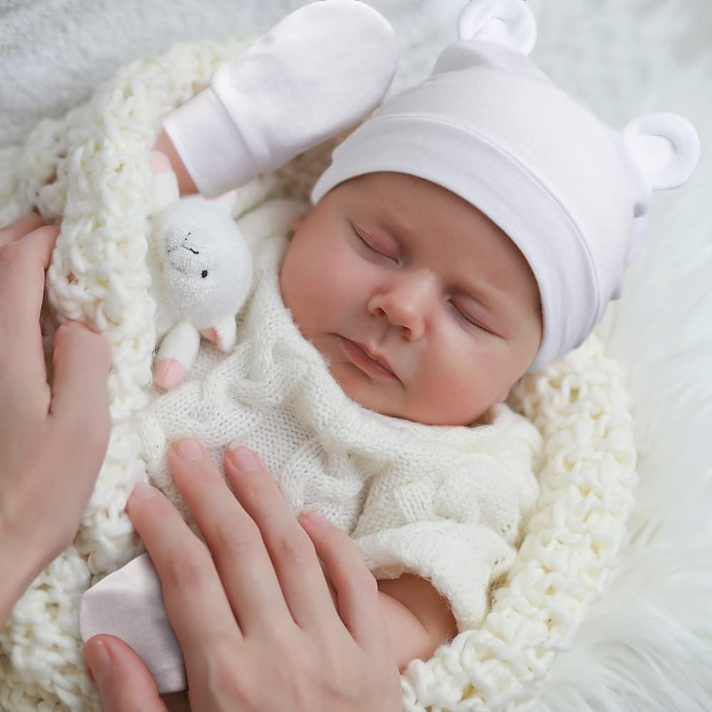 Detalle de DRESHOW Newborn Beanie Hat and Gloves (96% cotton, 0–6 months) – 4 hats & 4 mittens